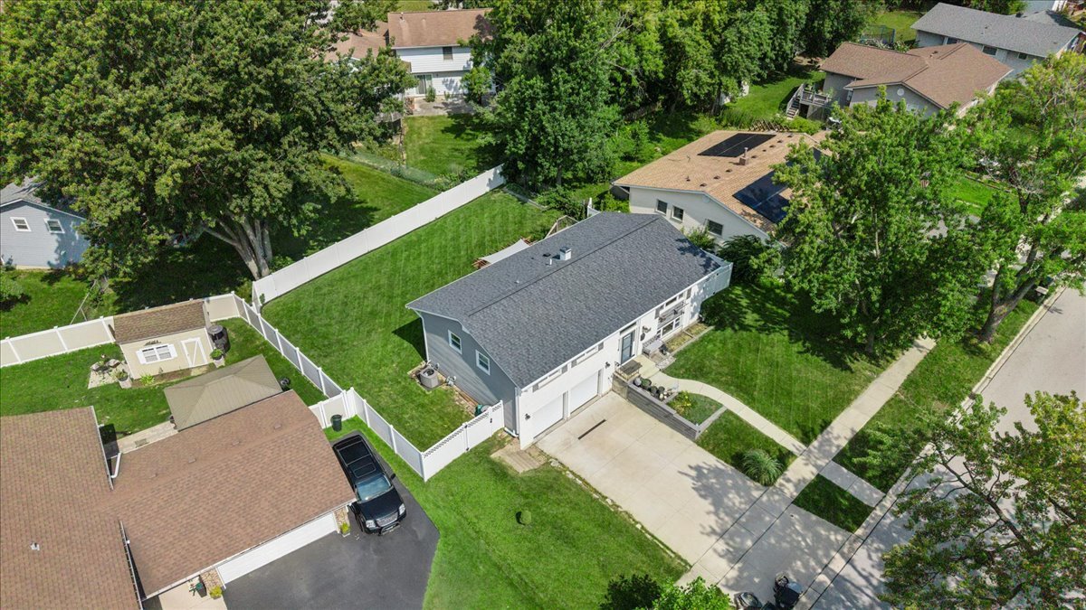 3rd image of 6916 Williams Dr, Woodridge, IL 60517 | MLS# 12707513