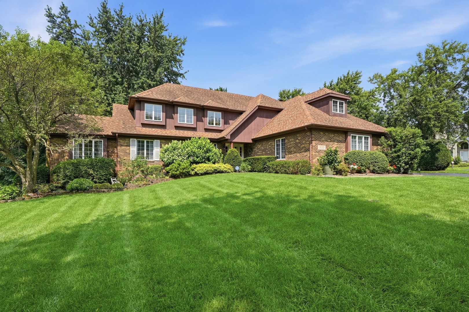 Homes for sale in Burr Ridge, IL | 8100 Lake Ridge Dr, Burr Ridge, IL 60527 | MLS# 12707543