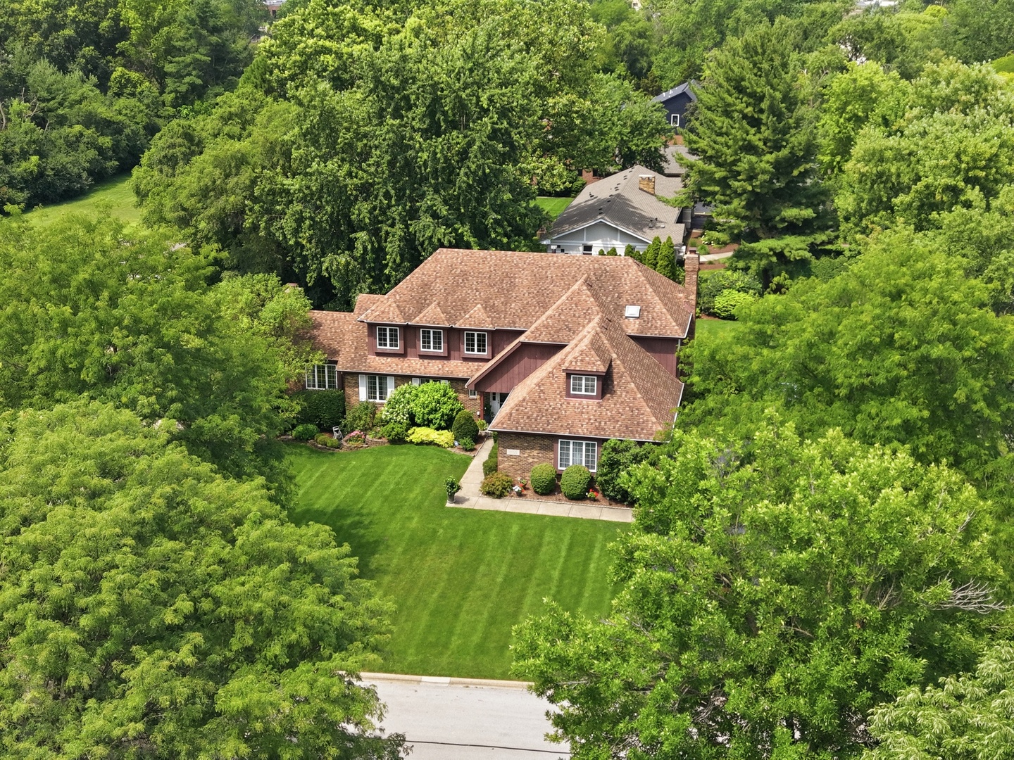 3rd image of 8100 Lake Ridge Dr, Burr Ridge, IL 60527 | MLS# 12707543