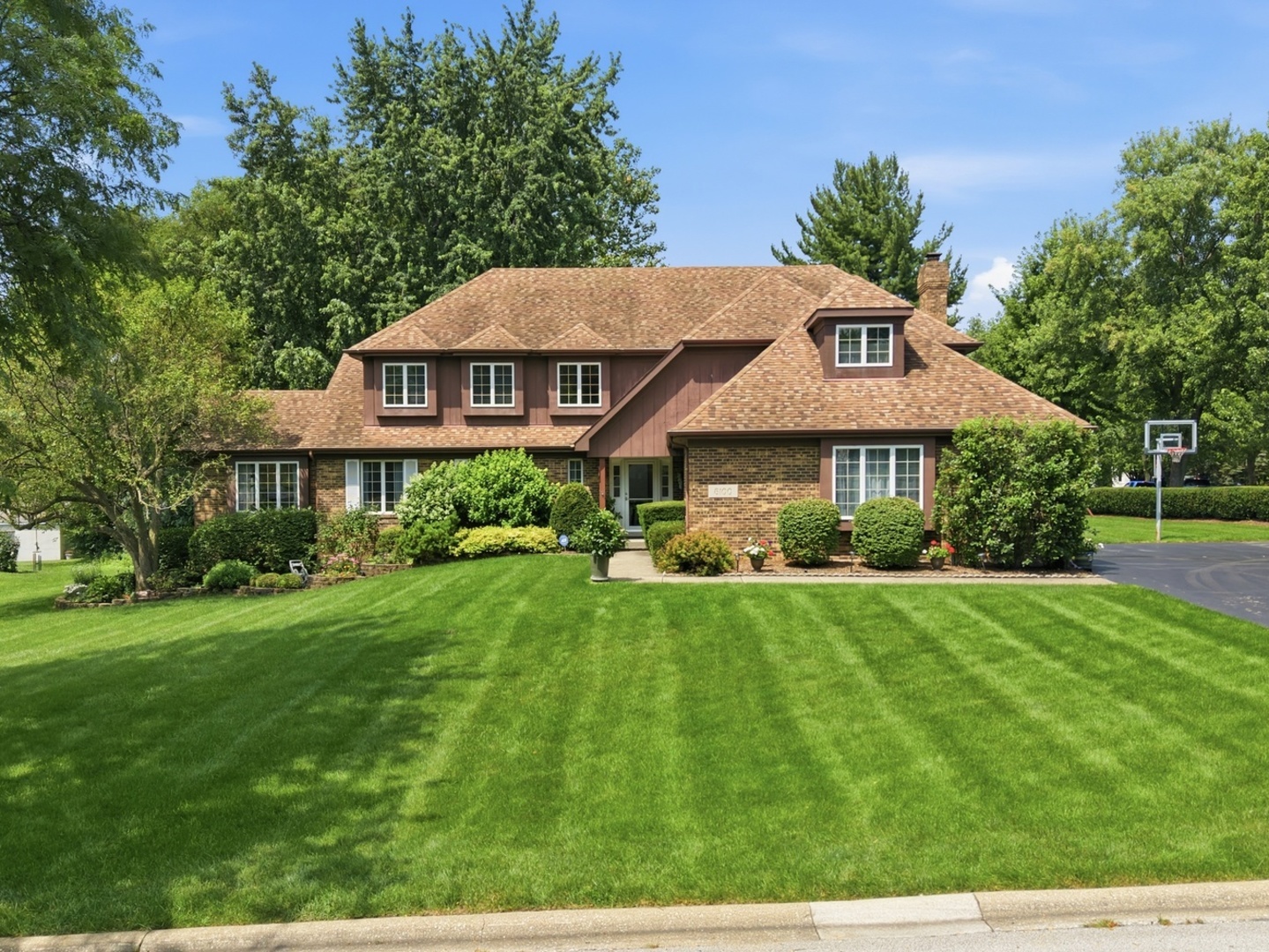 4th image of 8100 Lake Ridge Dr, Burr Ridge, IL 60527 | MLS# 12707543
