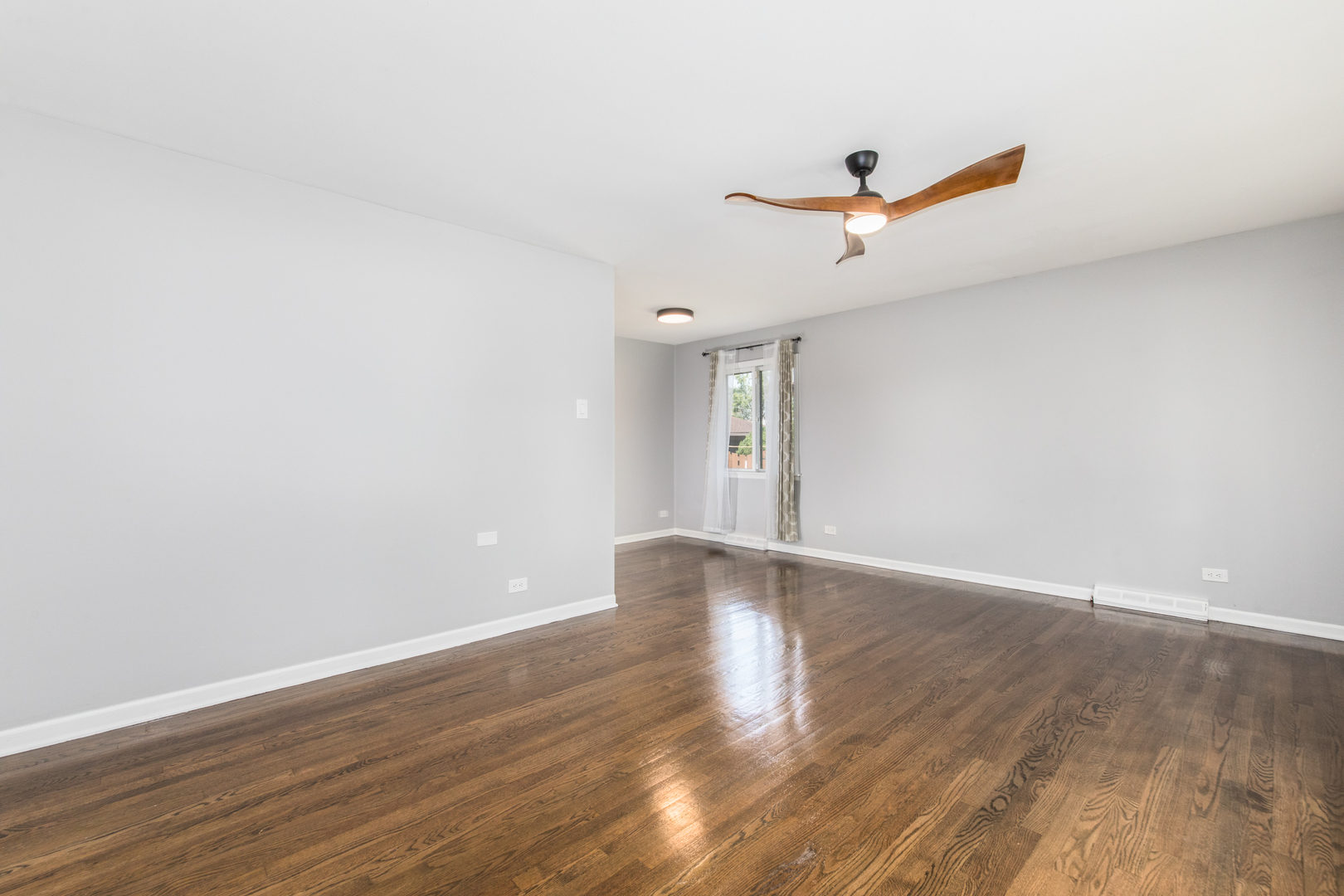 5th image of 704 N Wilshire Dr, Mount Prospect, IL 60056 | MLS# 12707547