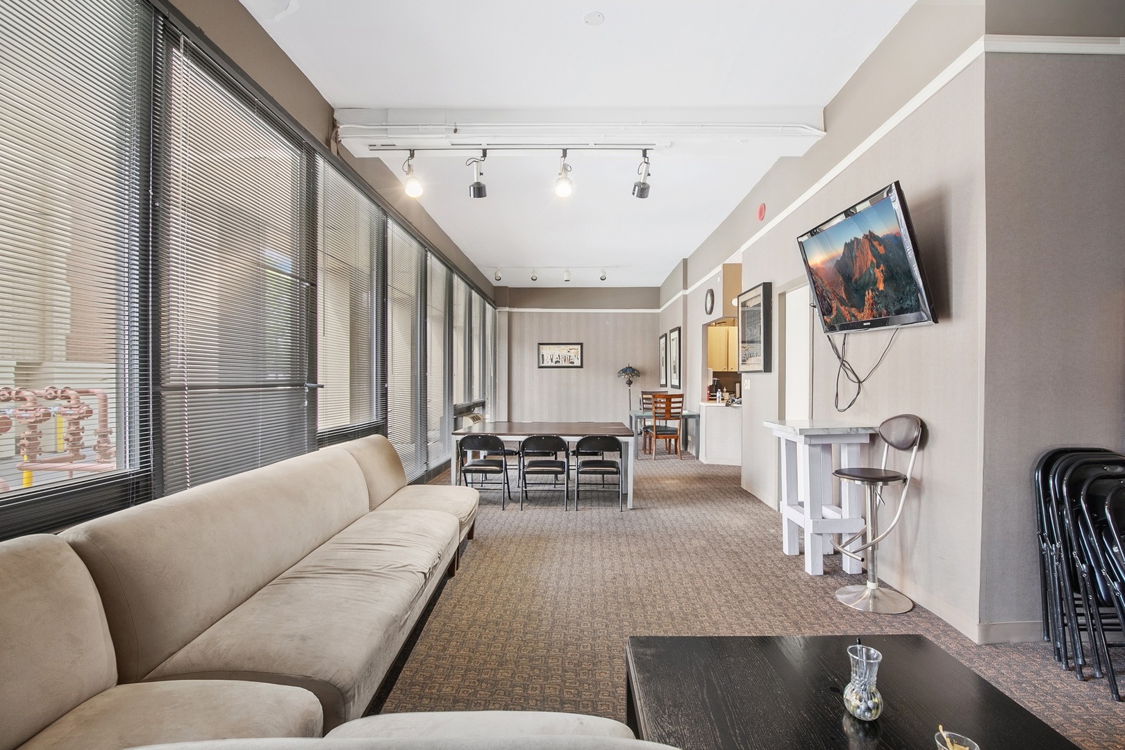 2nd image of 6700 S S Shore Dr, Chicago, IL 60649