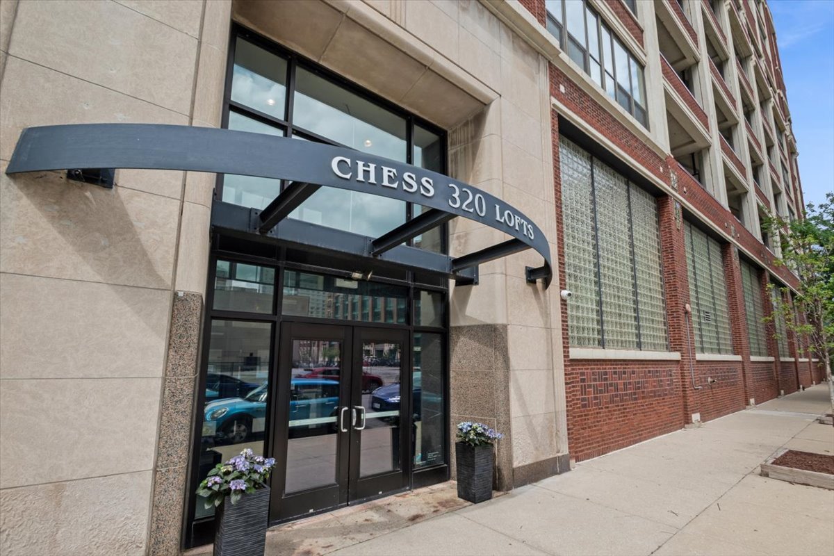 Homes for sale in Chicago, IL | 320 E 21St St, Chicago, IL 60616