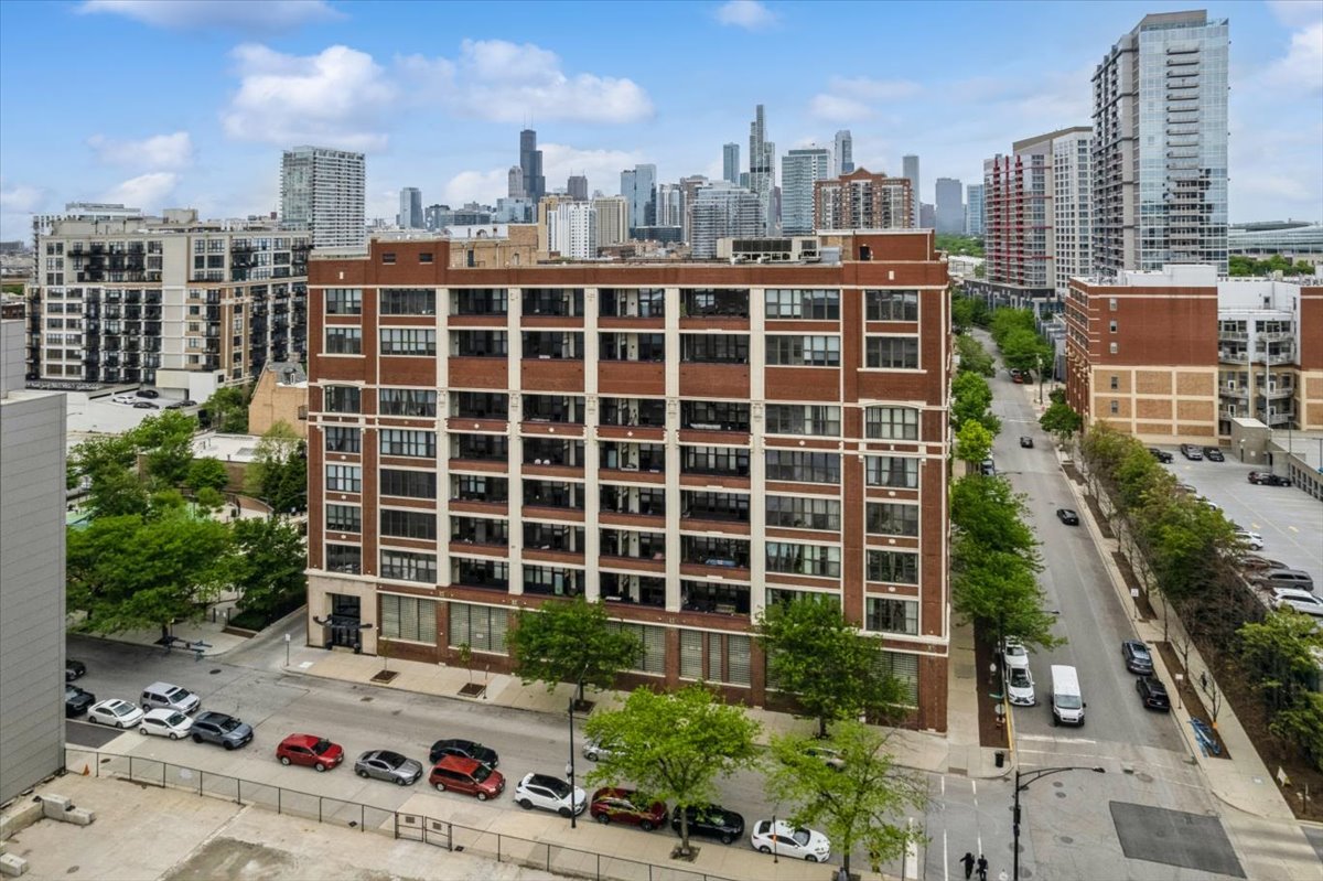 Homes for sale in Chicago, IL | 320 E 21St St, Chicago, IL 60616