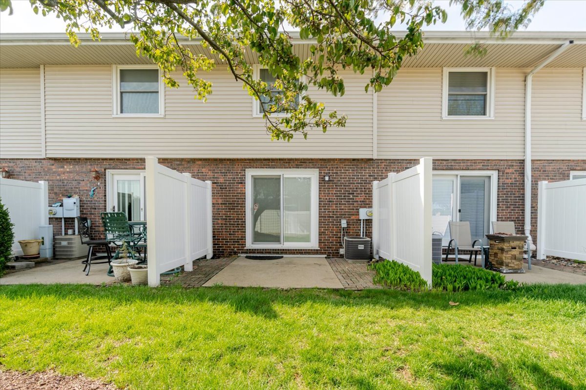 Homes for sale in Normal, IL | 103 S Towanda Avenue, Normal, IL 61761 | Houzeo