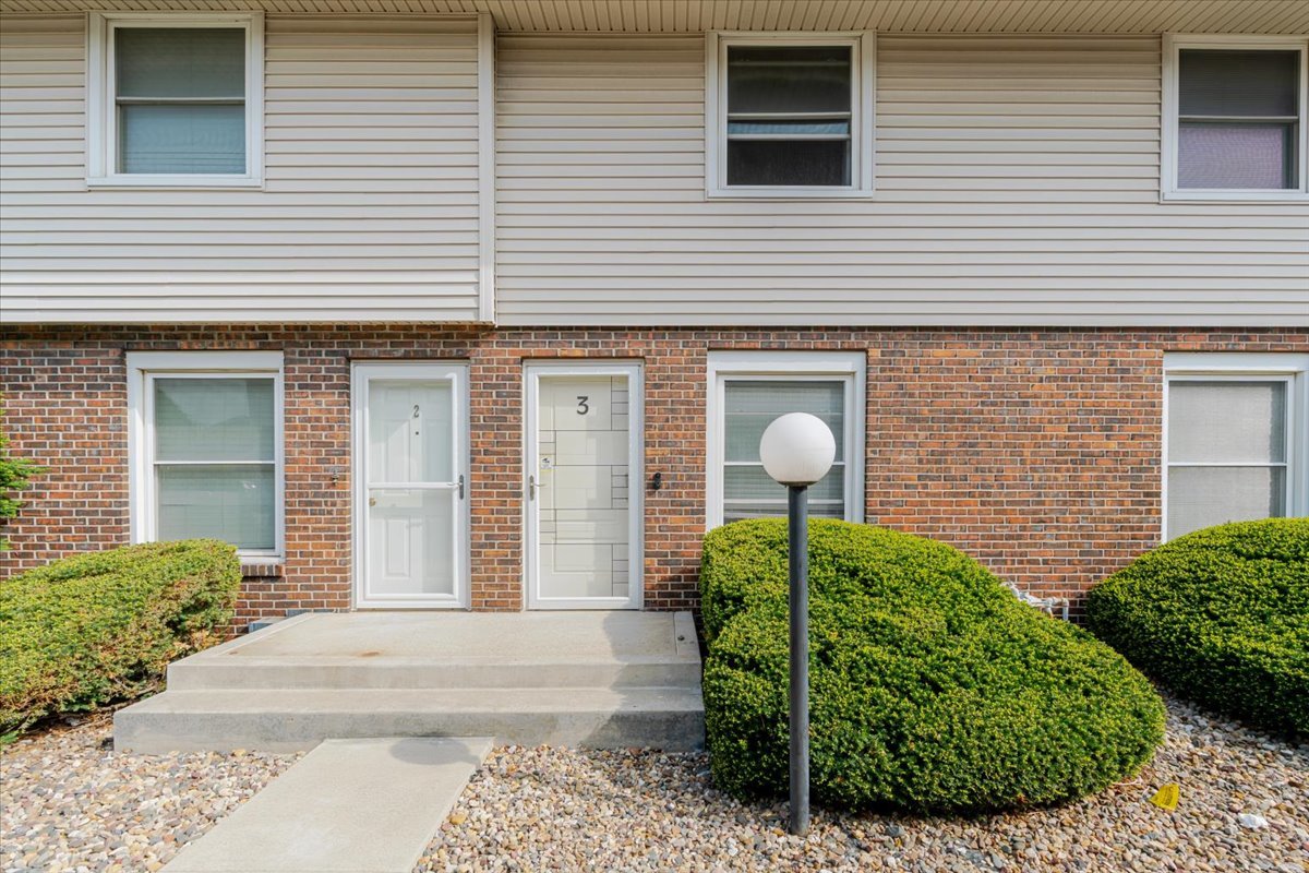 Homes for sale in Normal, IL | 103 S Towanda Ave #3, Normal, IL 61761 | MLS# 12707589