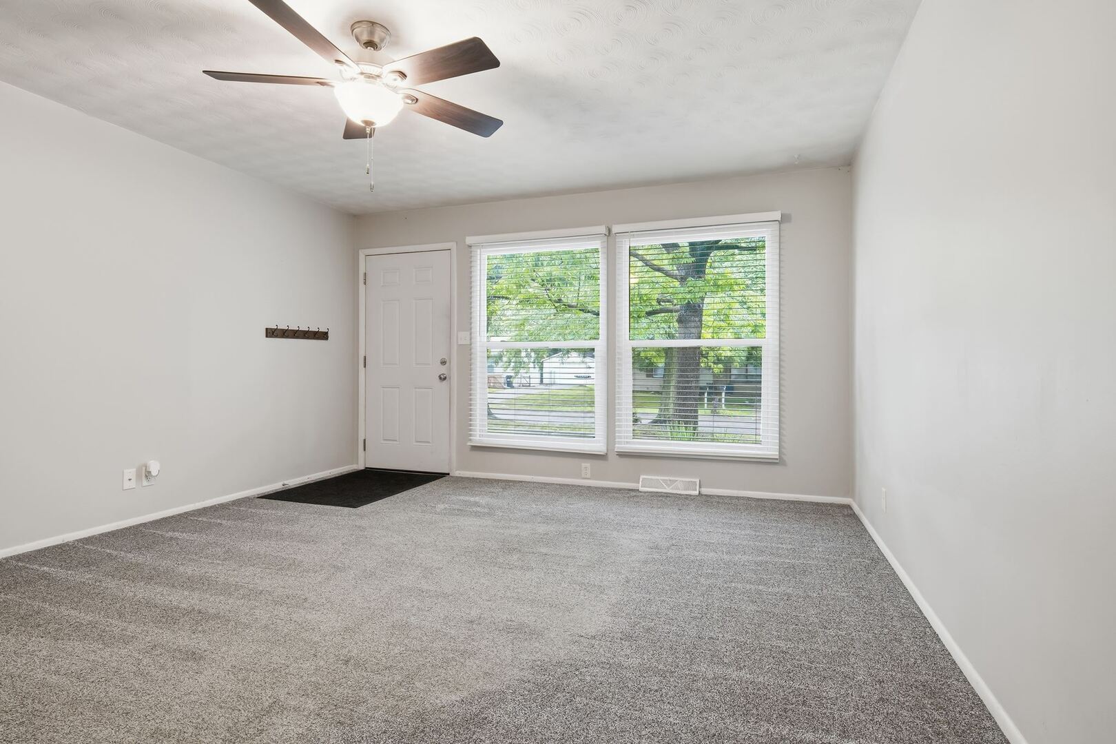 4th image of 1215 Rutledge Rd, Bloomington, IL 61704 | MLS# 12707615