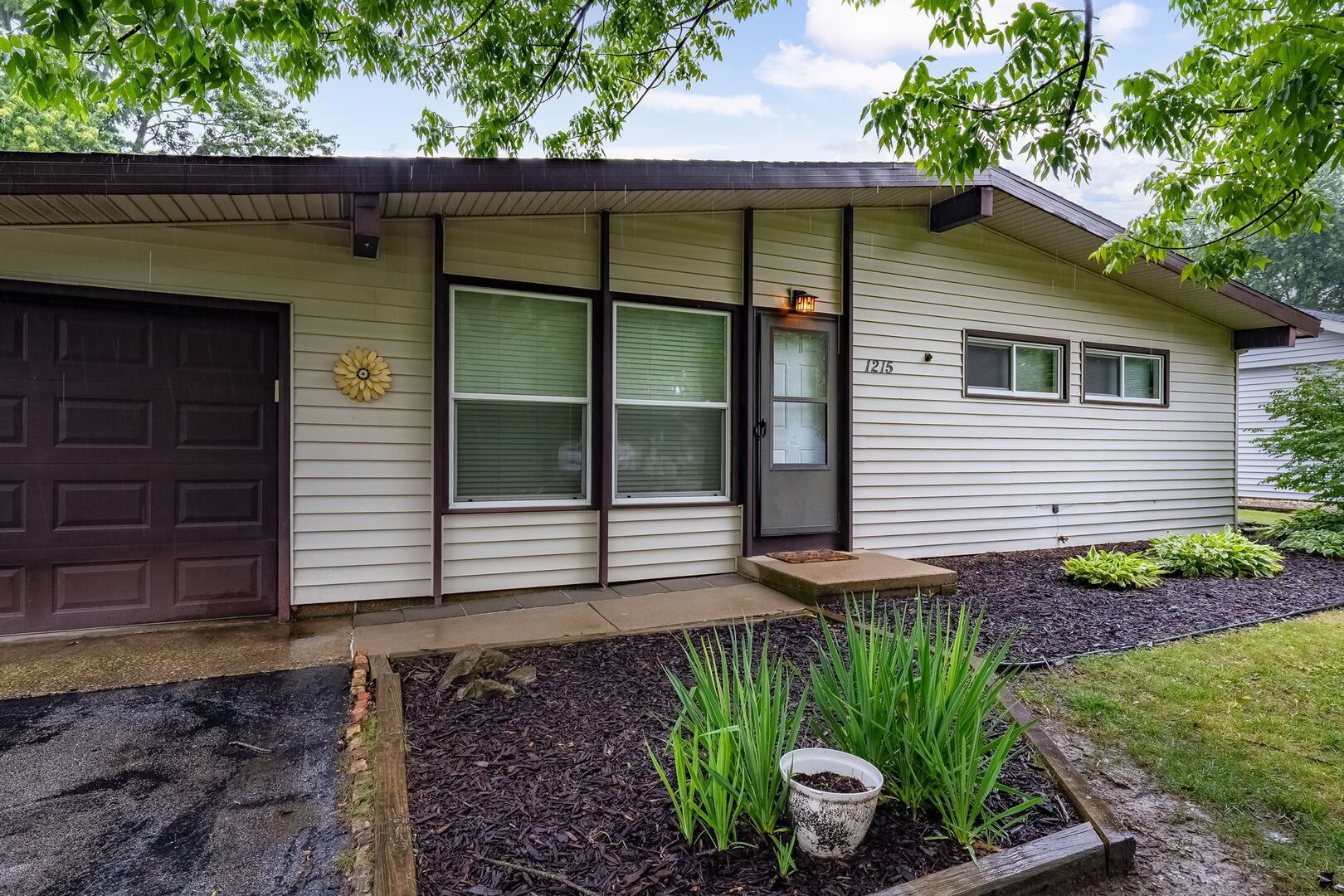 2nd image of 1215 Rutledge Rd, Bloomington, IL 61704 | MLS# 12707615