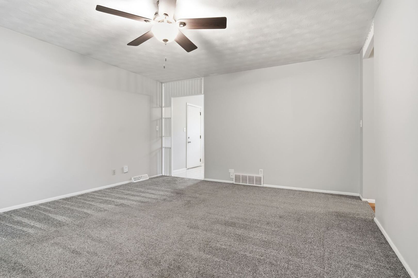 5th image of 1215 Rutledge Rd, Bloomington, IL 61704 | MLS# 12707615