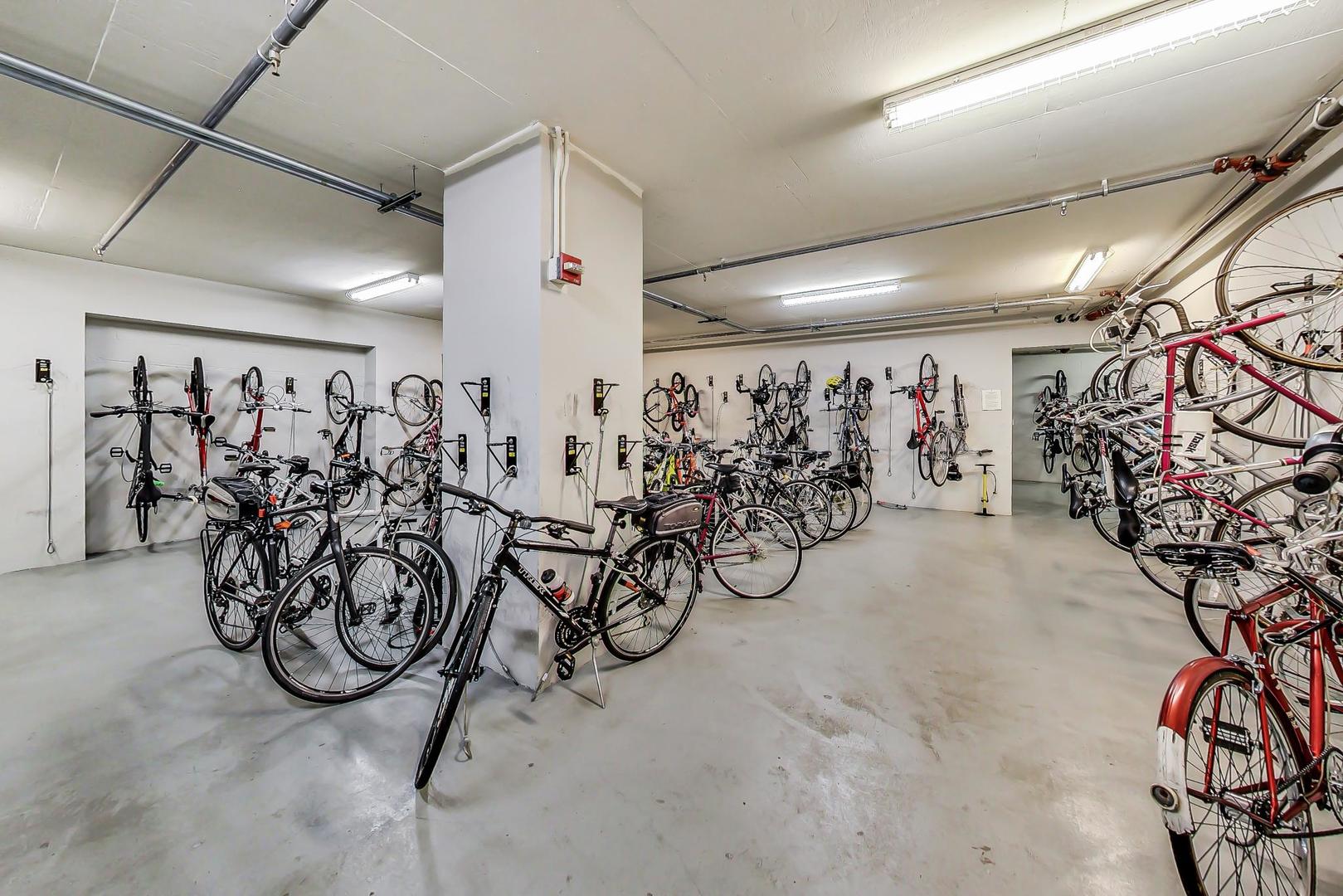 2nd image of 25 E Superior St, Chicago, IL 60611
