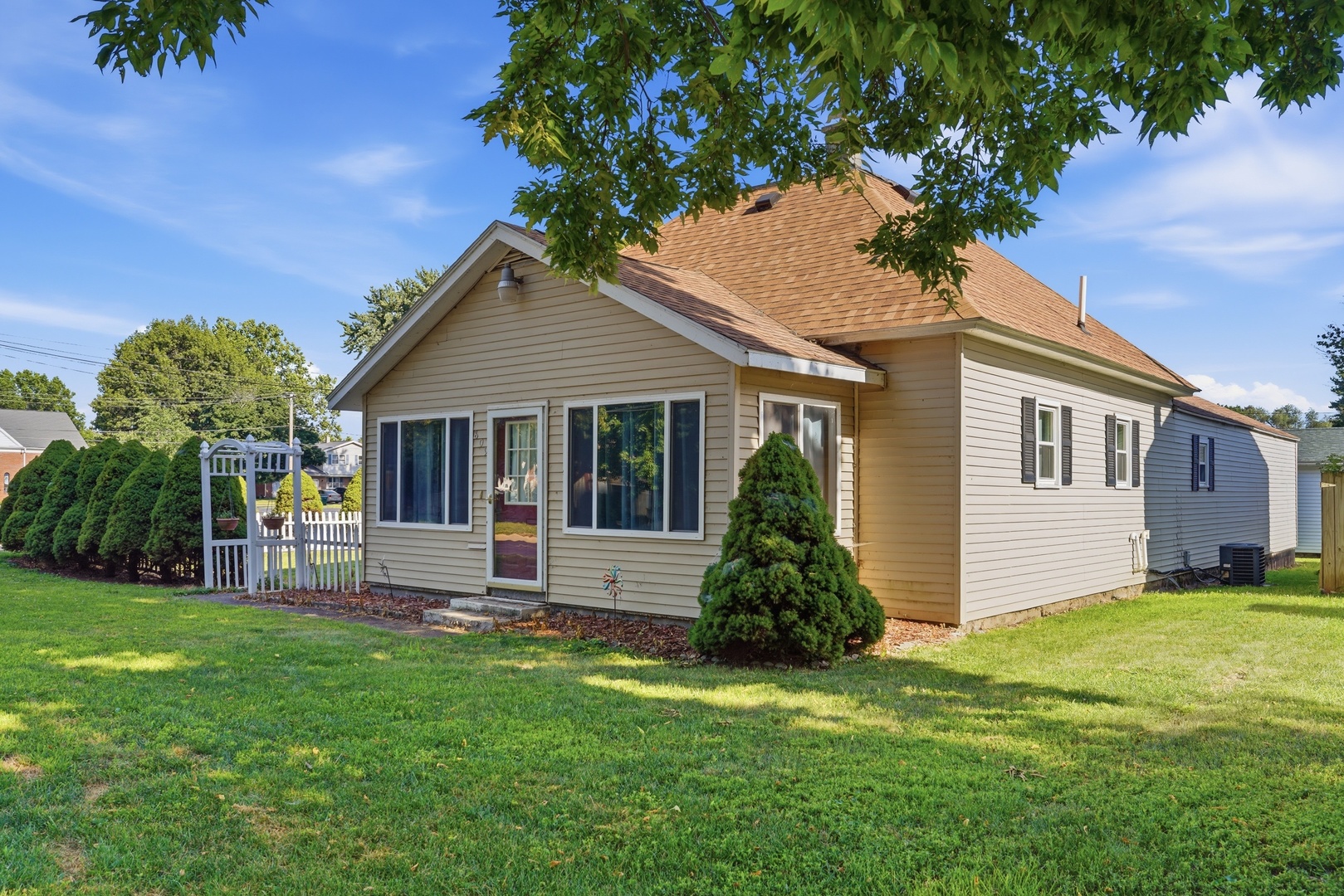Homes for sale in Rock Falls, IL | 809 W 5th St, Rock Falls, IL 61071 | MLS# 12707652