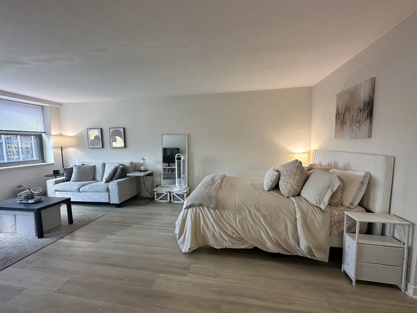 Homes for sale in Chicago, IL | 253 E Delaware Pl #15E, Chicago, IL 60611 | MLS# 12707655