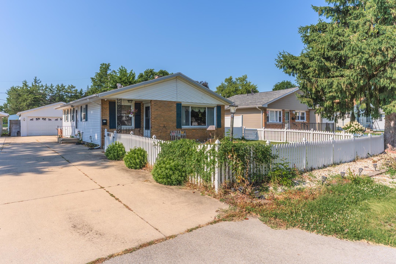 Homes for sale in Pontiac, IL | 908 E Chestnut St, Pontiac, IL 61764 | MLS# 12707664