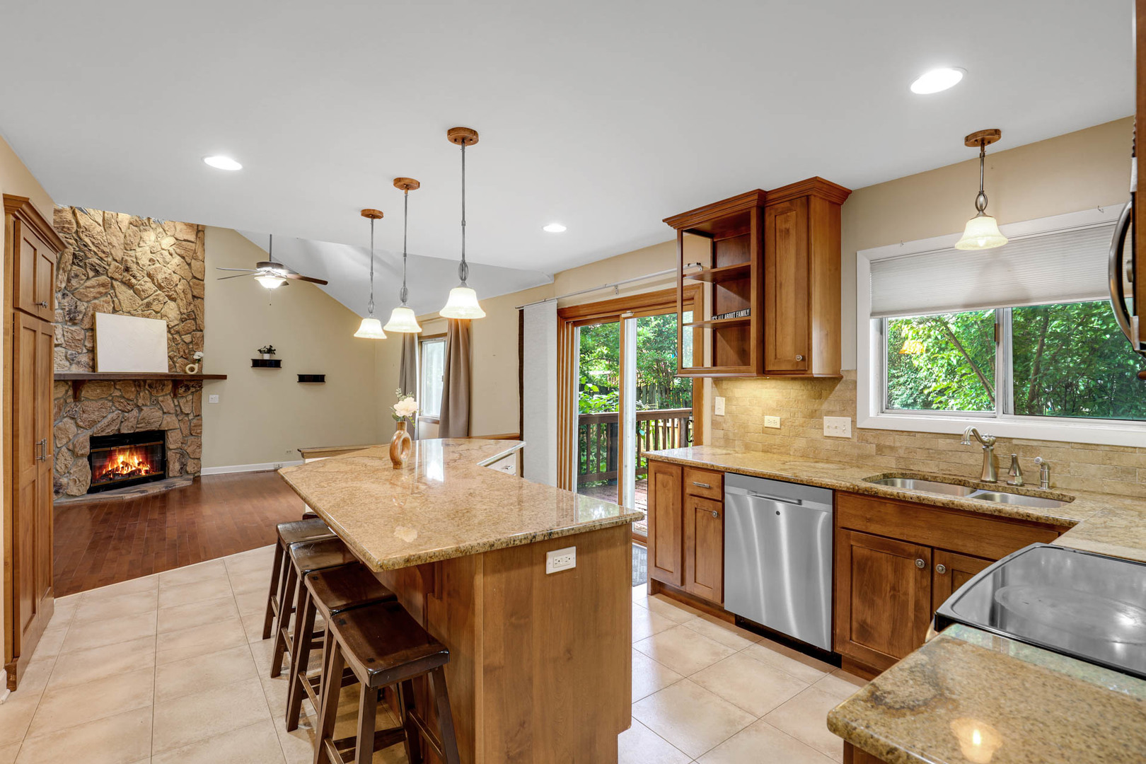 4th image of 1117 Wishing Well Ln, Naperville, IL 60564 | MLS# 12707670