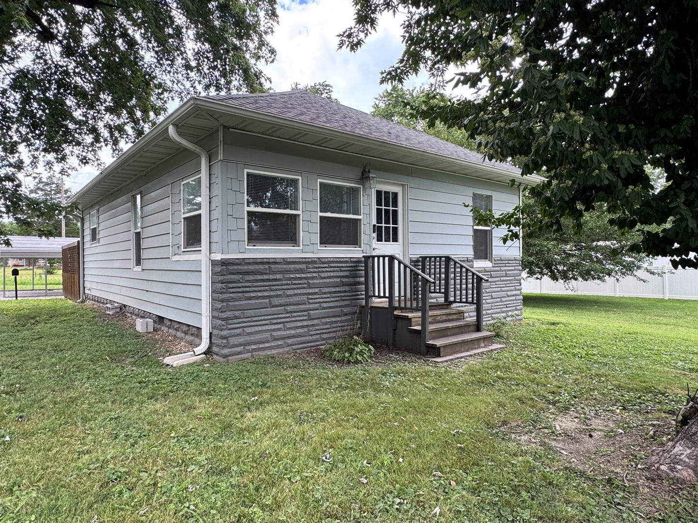 Homes for sale in Centralia, IL | 450 Bicknell, Centralia, IL 62801 | MLS# 12707675