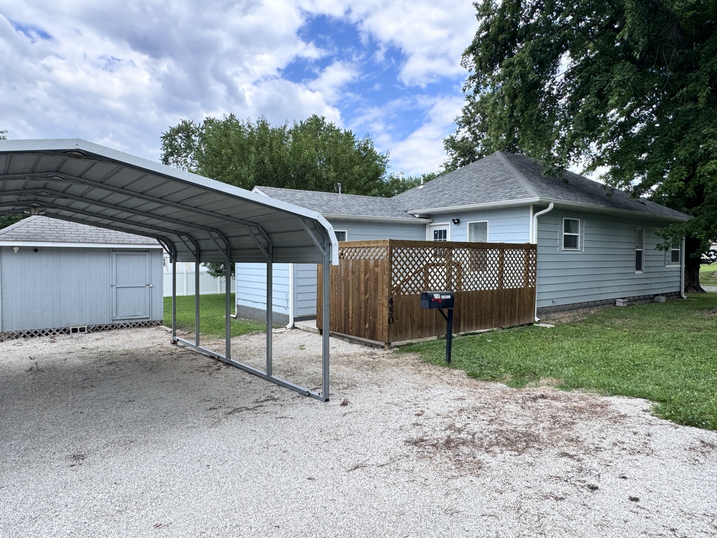 Homes for sale in Centralia, IL | 450 Bicknell, Centralia, IL 62801 | MLS# 12707675