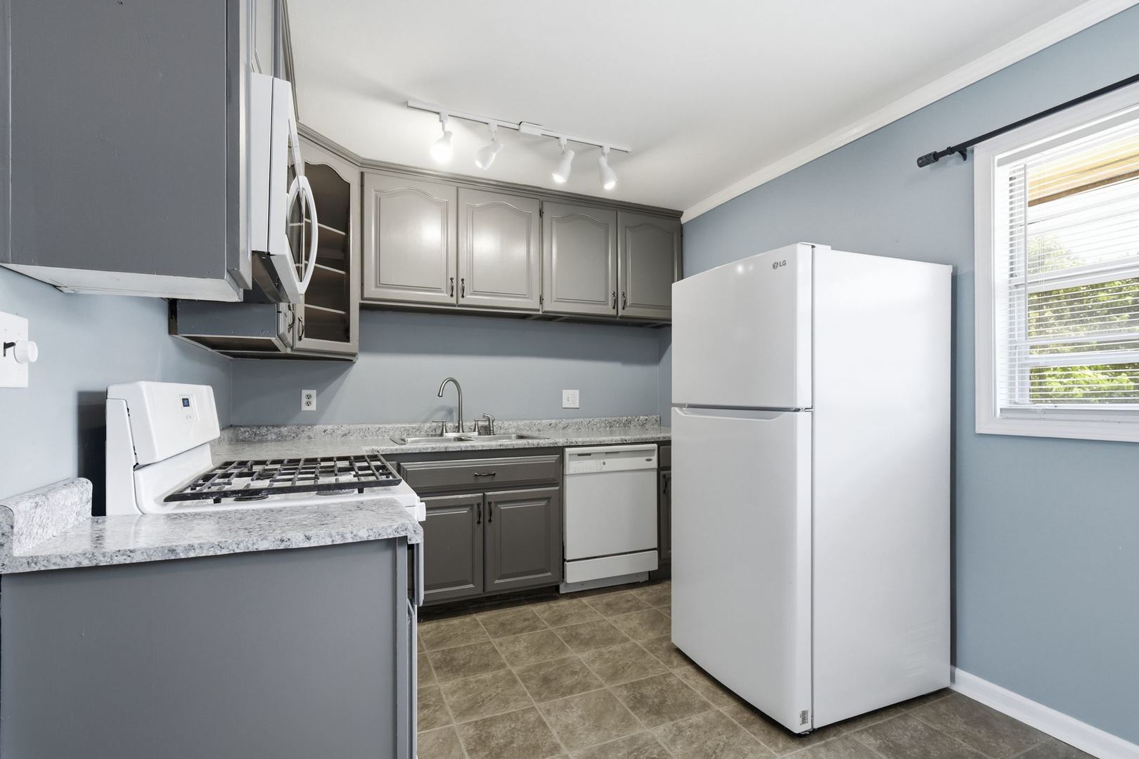 5th image of 1237 Mount Vernon Dr, Bloomington, IL 61704 | MLS# 12707680