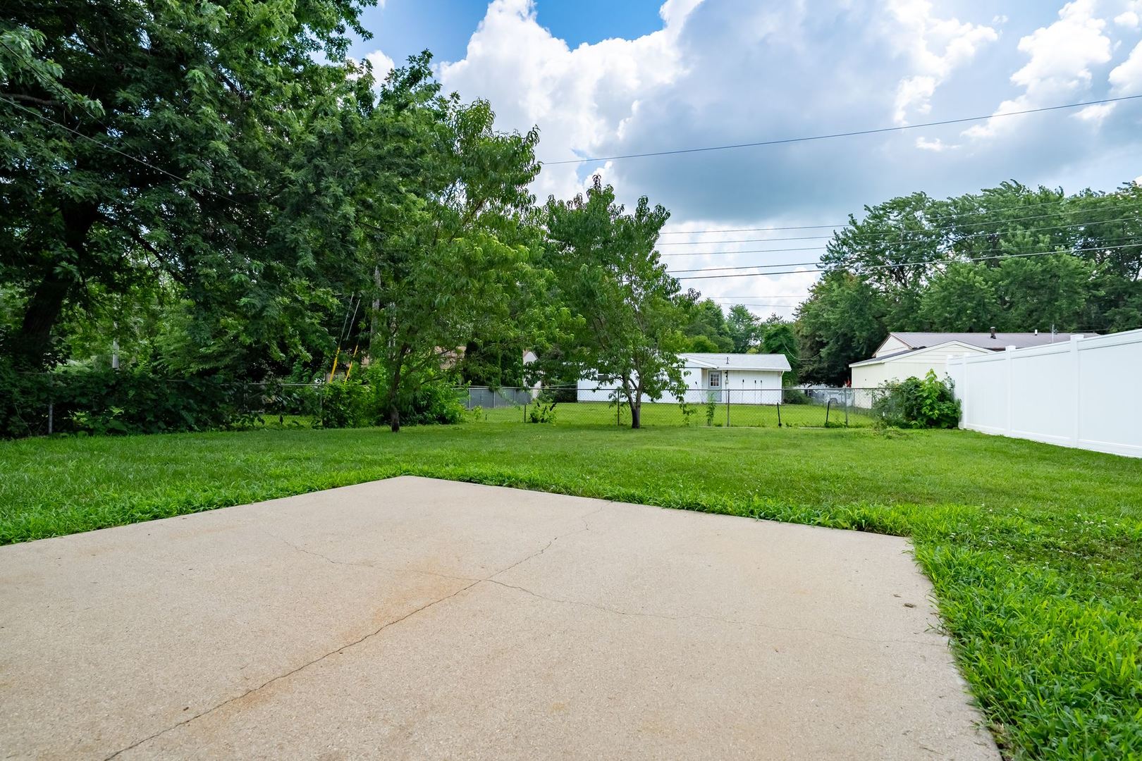 26th image of 1237 Mount Vernon Dr, Bloomington, IL 61704 | MLS# 12707680