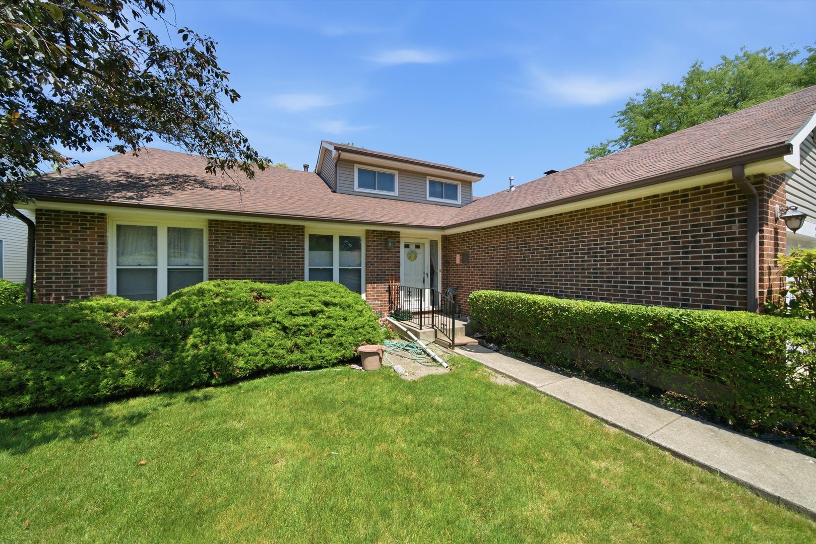 Homes for sale in Northbrook, IL | 2924 Acorn Ln, Northbrook, IL 60062 | MLS# 12707690