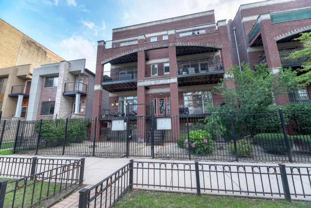 Homes for sale in Chicago, IL | 4224 S King Dr #4S, Chicago, IL 60653 | MLS# 12707691