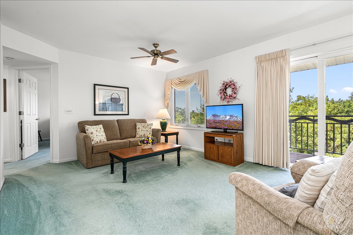 5th image of 740 Creekside Dr, Mount Prospect, IL 60056