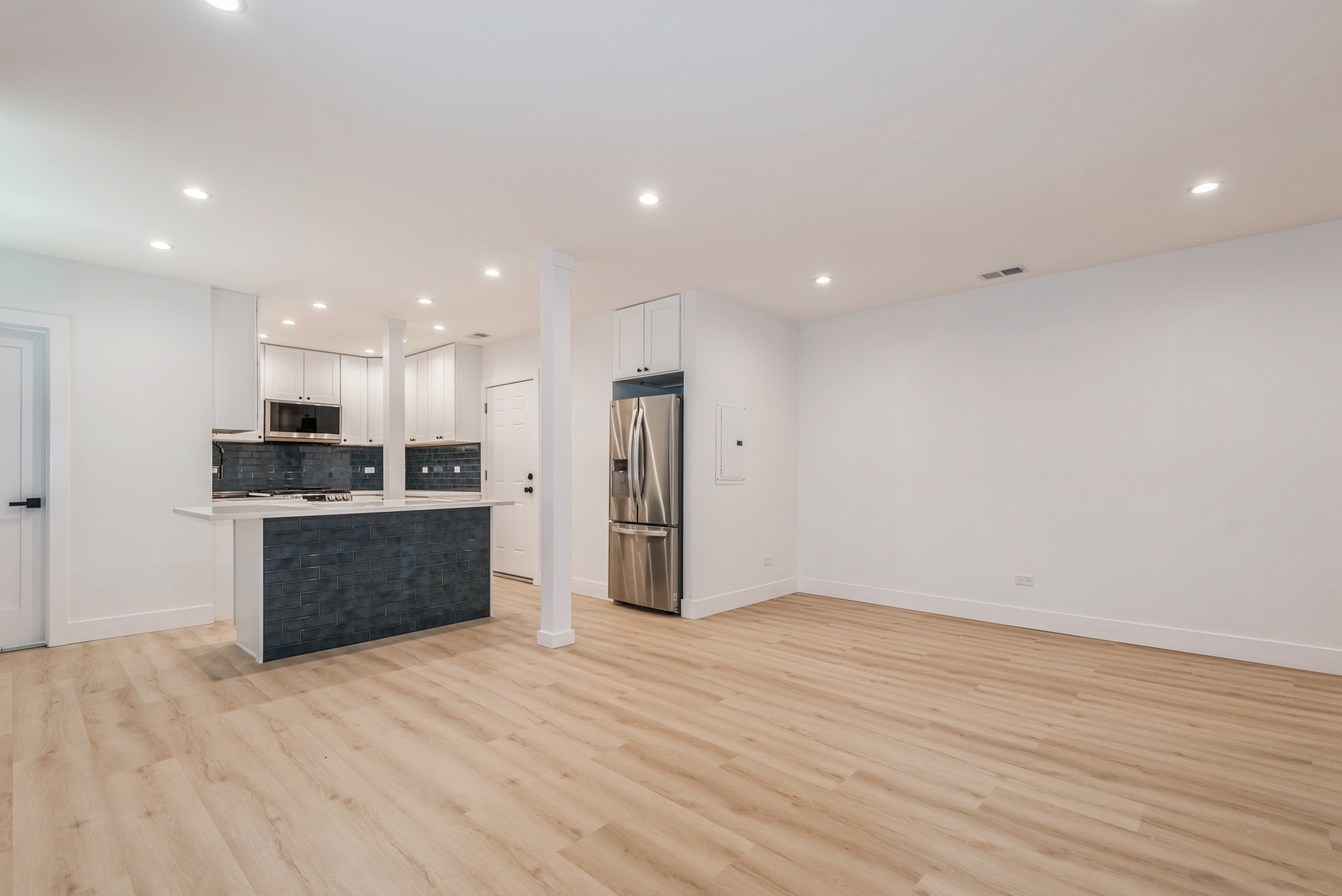 5th image of 1535 W Estes Ave, Chicago, IL 60626