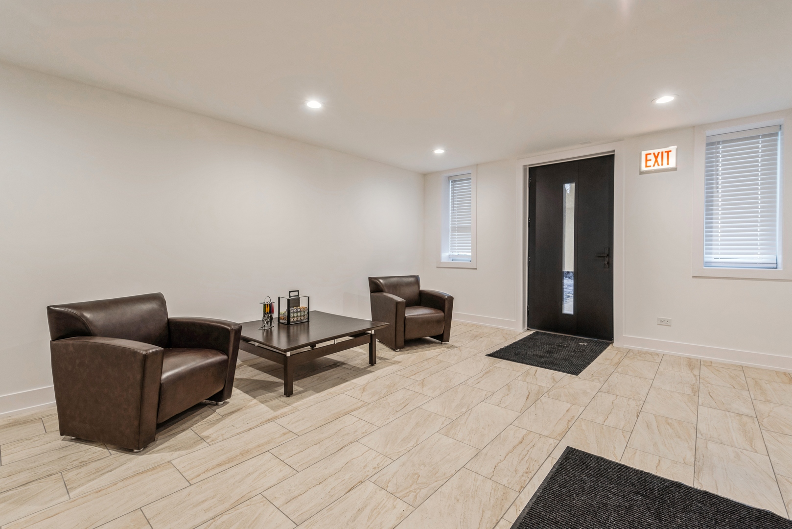 4th image of 1535 W Estes Ave, Chicago, IL 60626