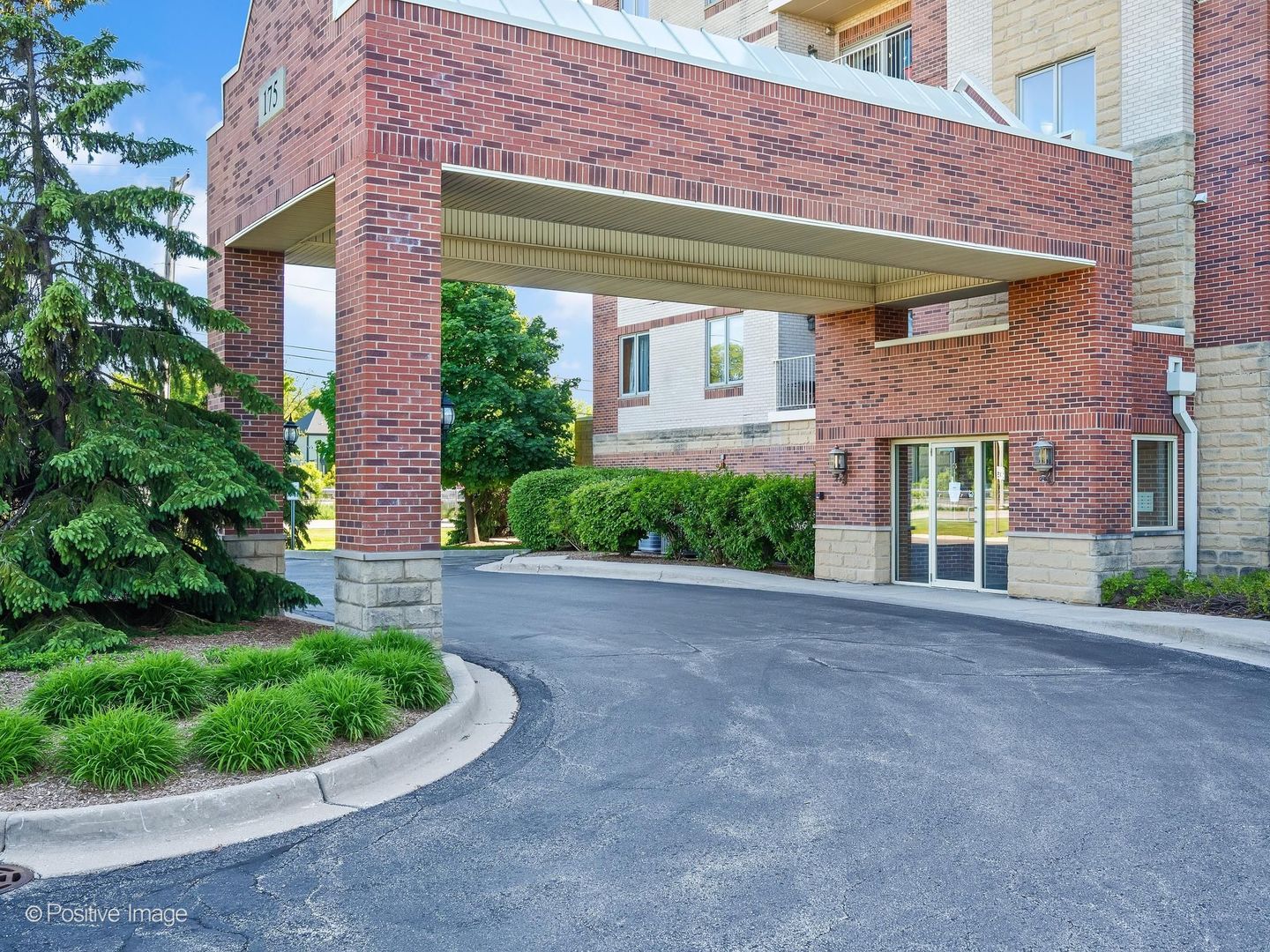 Homes for sale in Elmhurst, IL | 175 W Brush Hl Rd, Elmhurst, IL 60126