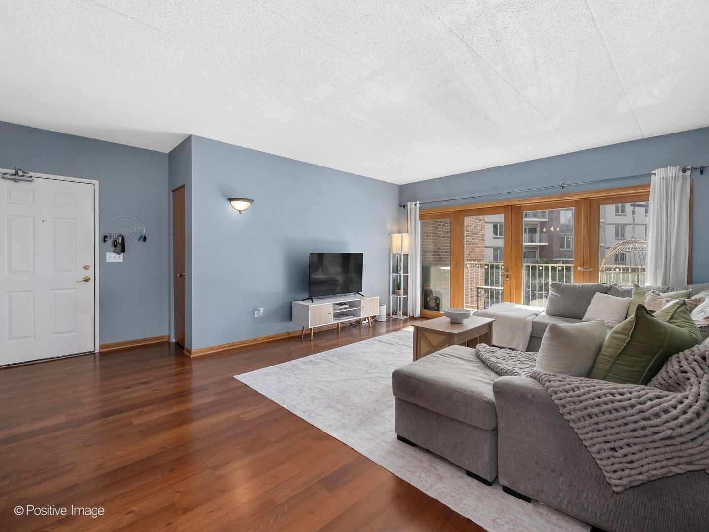 Homes for sale in Elmhurst, IL | 175 W Brush Hl Rd, Elmhurst, IL 60126