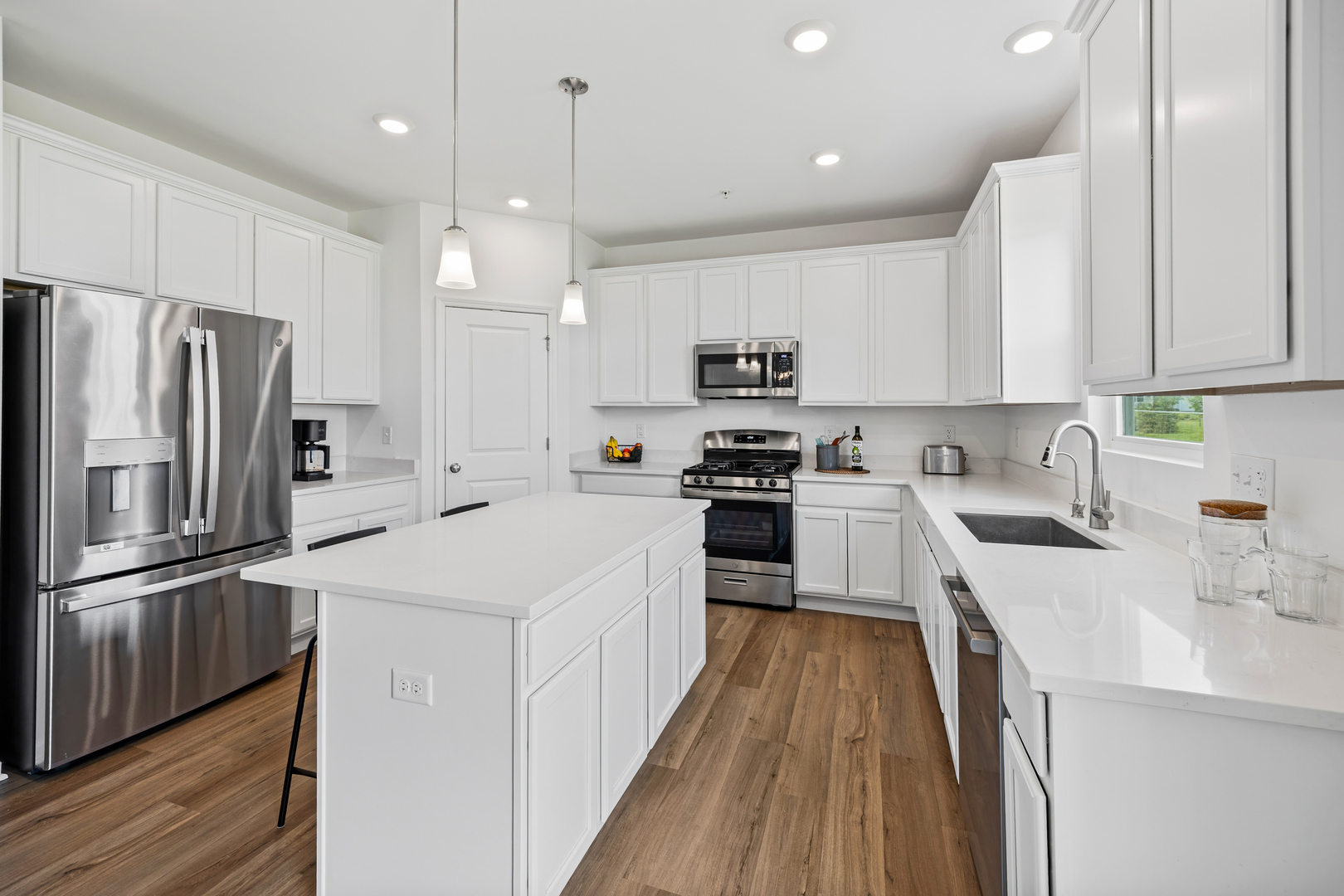 2nd image of 1320 Spencer Ln, South Elgin, IL 60177 | MLS# 12707737