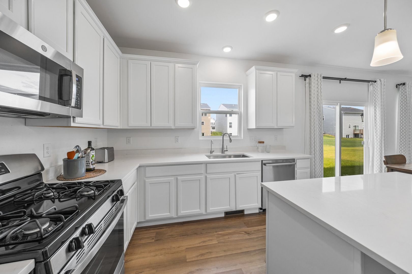 4th image of 1320 Spencer Ln, South Elgin, IL 60177 | MLS# 12707737