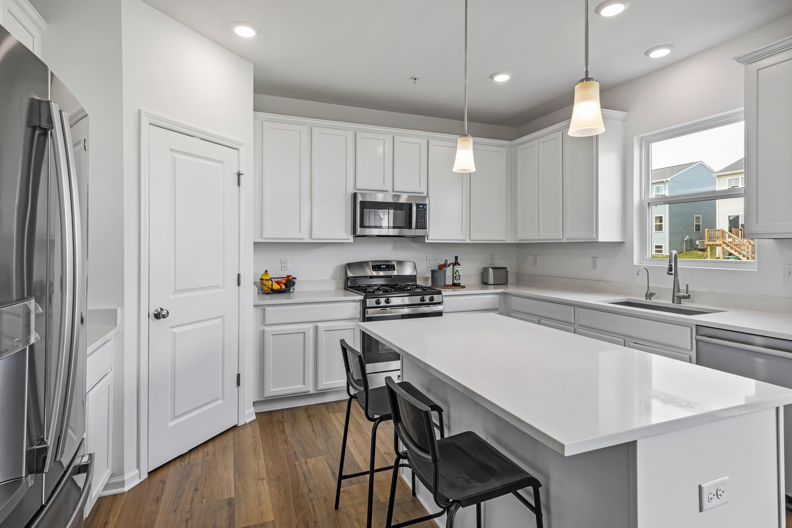3rd image of 1320 Spencer Ln, South Elgin, IL 60177 | MLS# 12707737