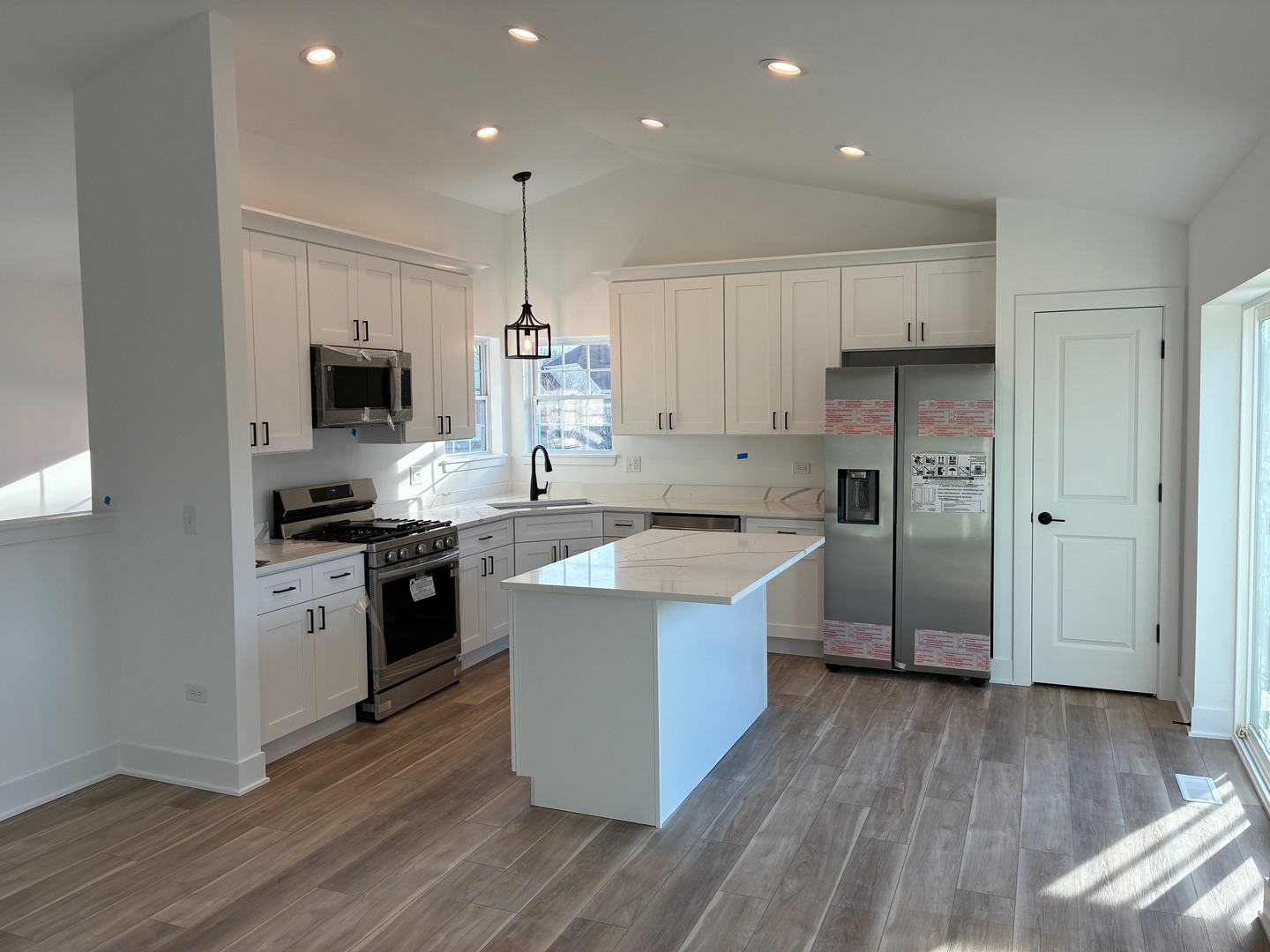 4th image of 927 Saddle Ridge Dr, Joliet, IL 60432 | MLS# 12707740