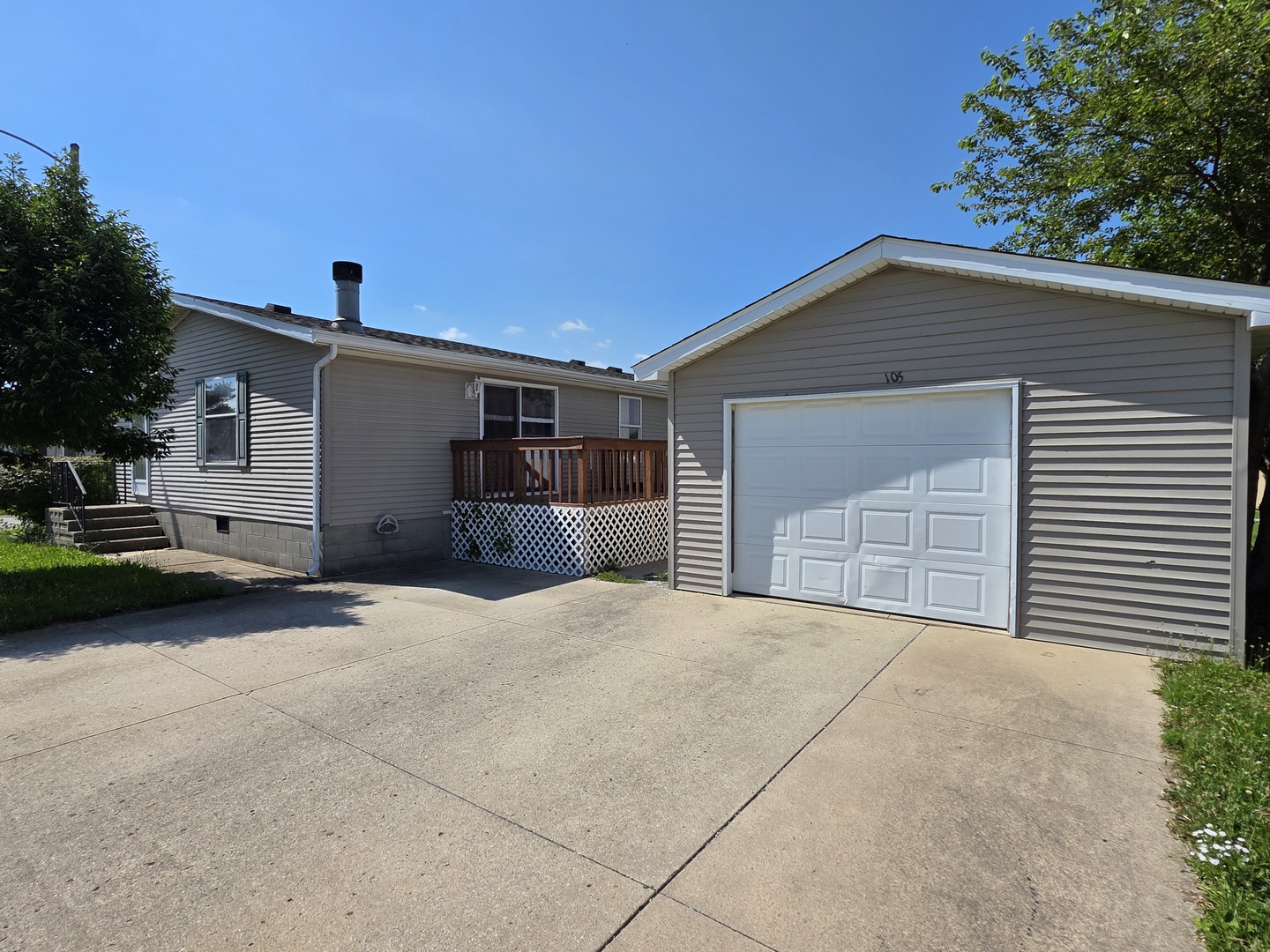 Homes for sale in Chenoa, IL | 105 Champion Dr, Chenoa, IL 61726 | MLS# 12707751