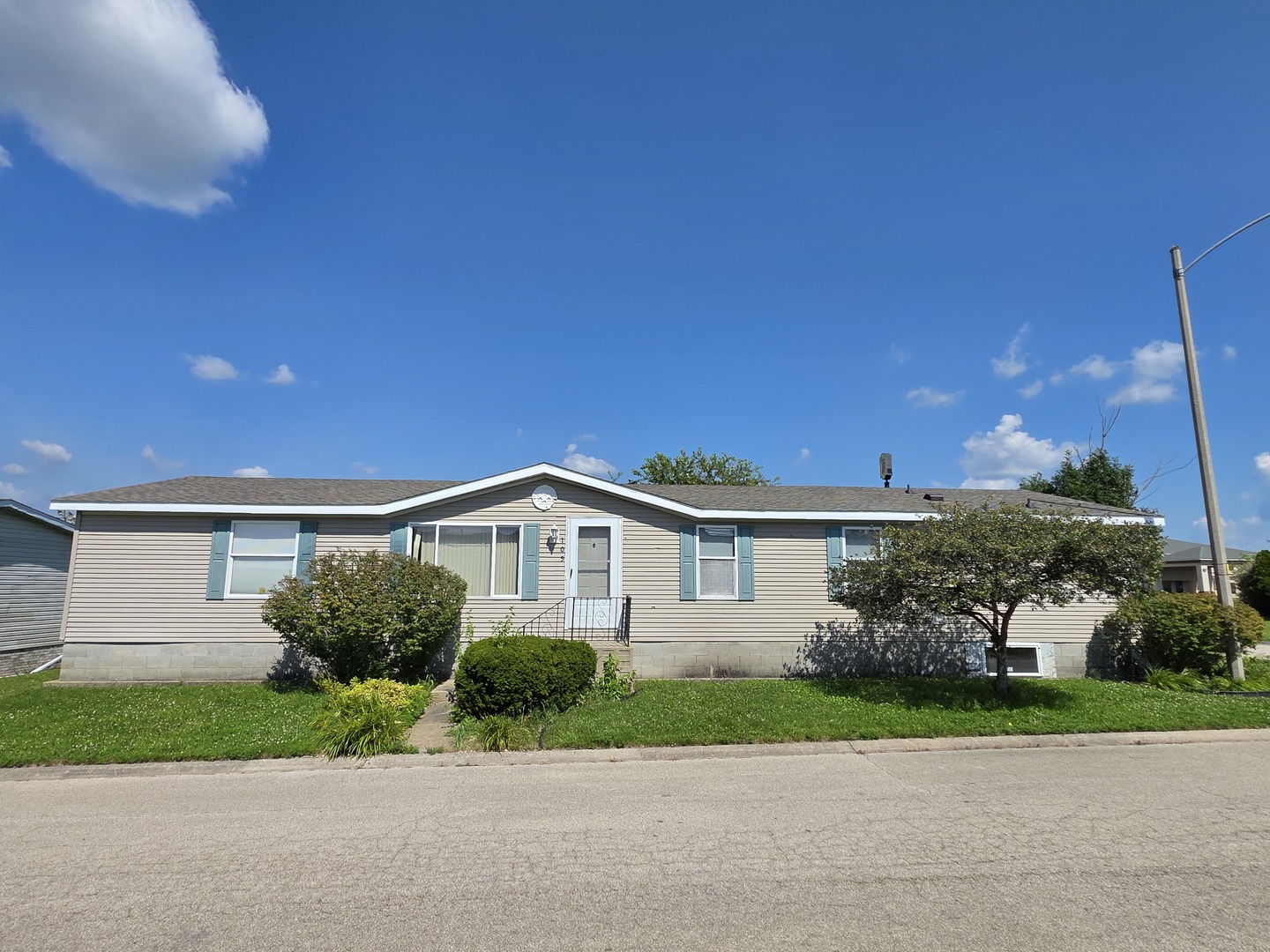 Homes for sale in Chenoa, IL | 105 Champion Dr, Chenoa, IL 61726 | MLS# 12707751