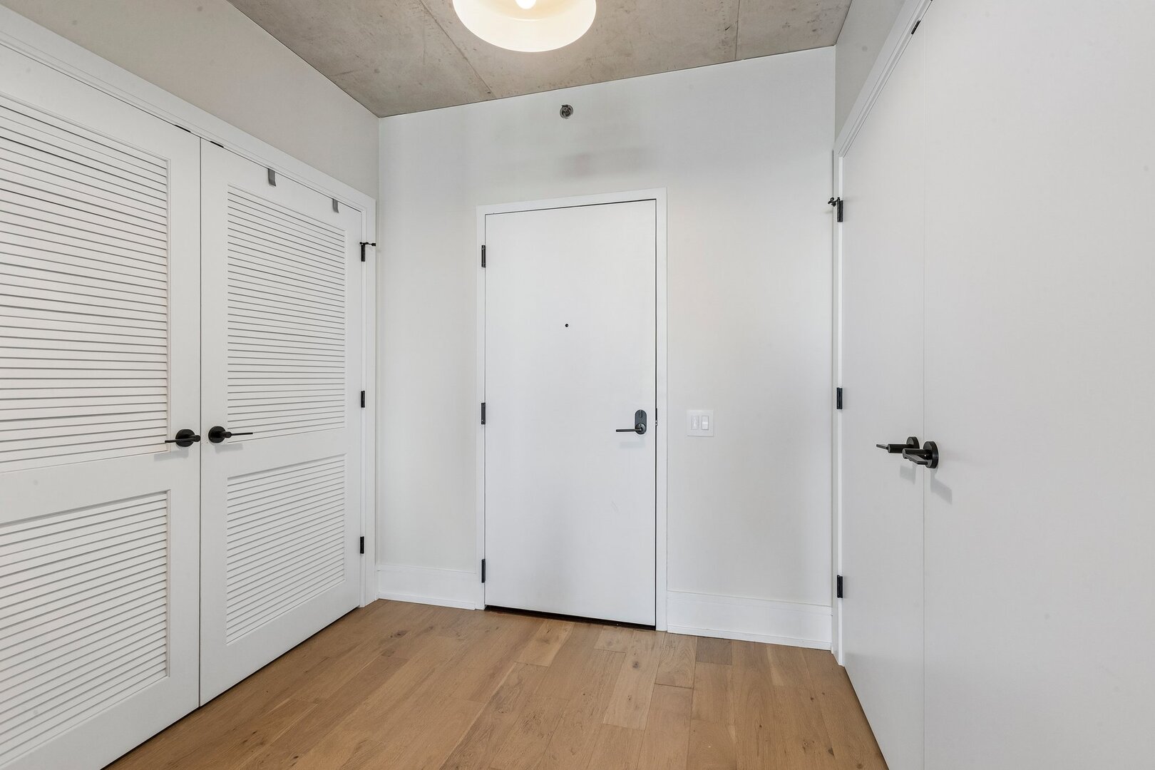 3rd image of 234 W Polk St, Chicago, IL 60607