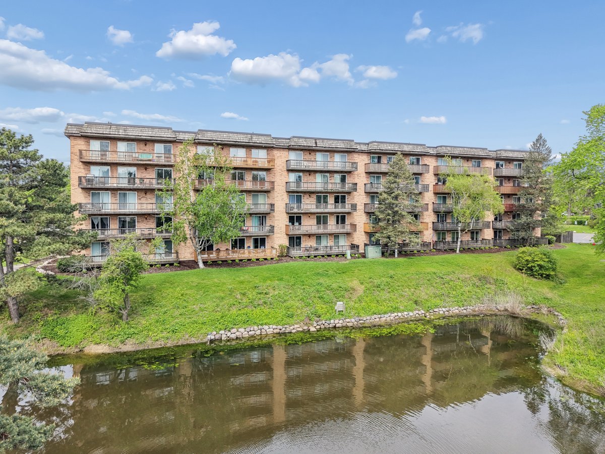 Homes for sale in Downers Grove, IL | 8025 Woodglen Ln #403, Downers Grove, IL 60516 | MLS# 12707796