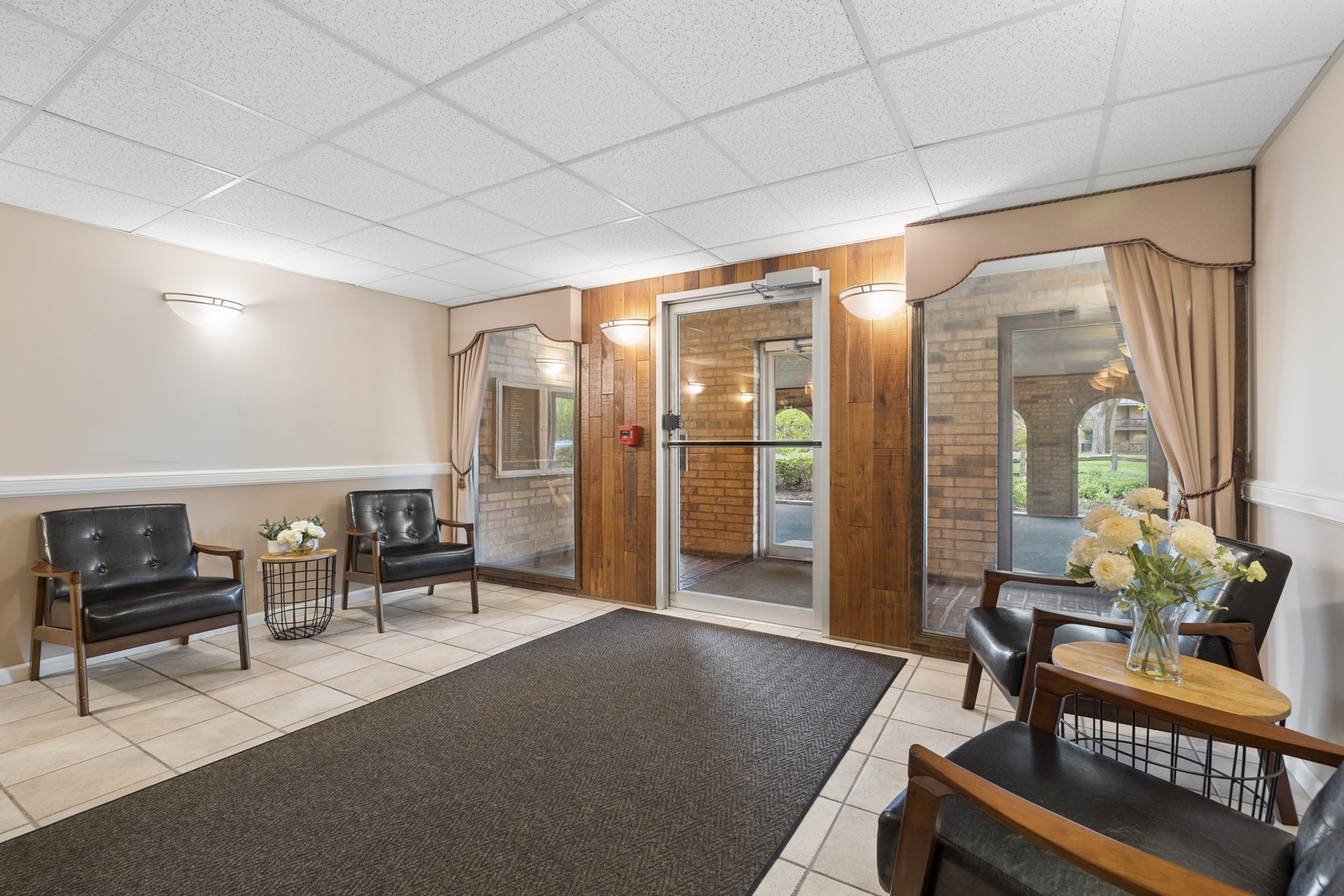 5th image of 8025 Woodglen Ln, Downers Grove, IL 60516