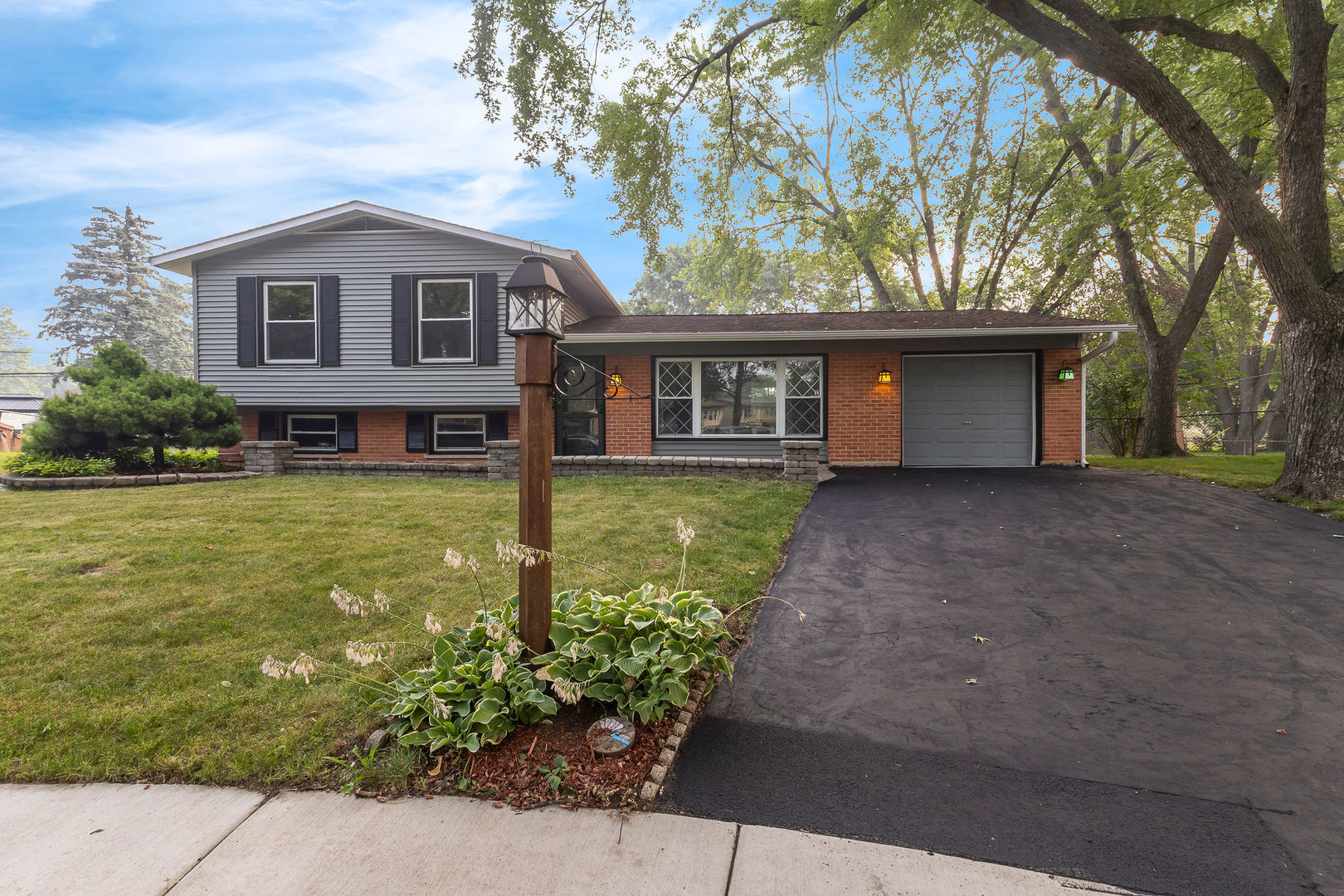 Homes for sale in Hanover Park, IL | 7979 Huntington Cir N, Hanover Park, IL 60133 | MLS# 12707803