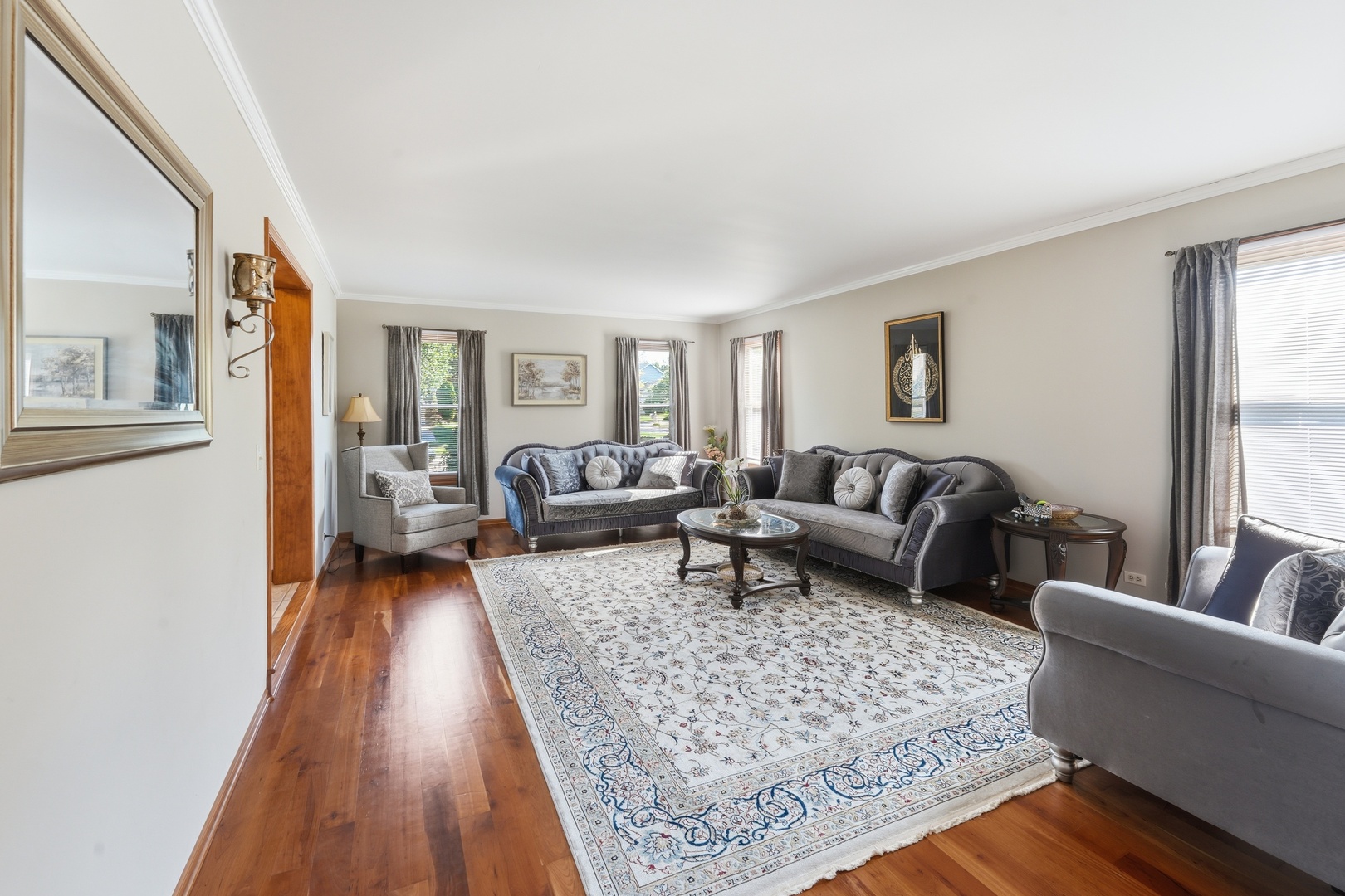 5th image of 690 Waterford Dr, Des Plaines, IL 60016 | MLS# 12707843