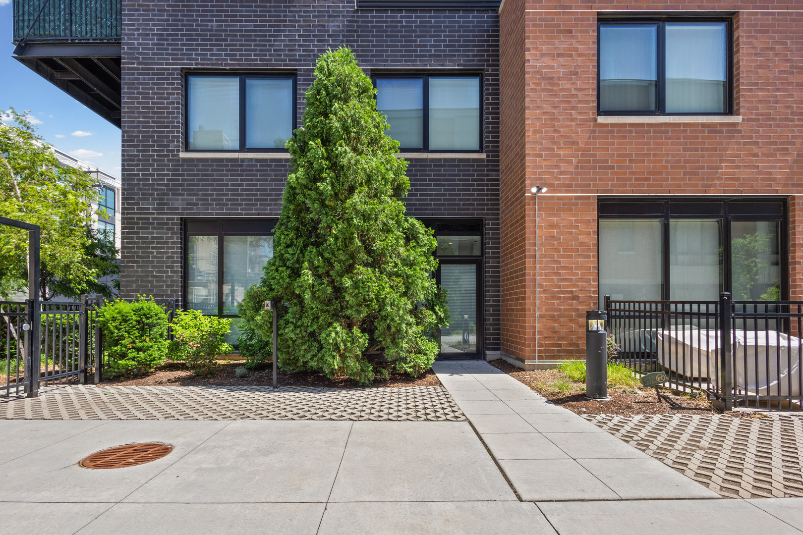 3rd image of 1648 W Division St, Chicago, IL 60622