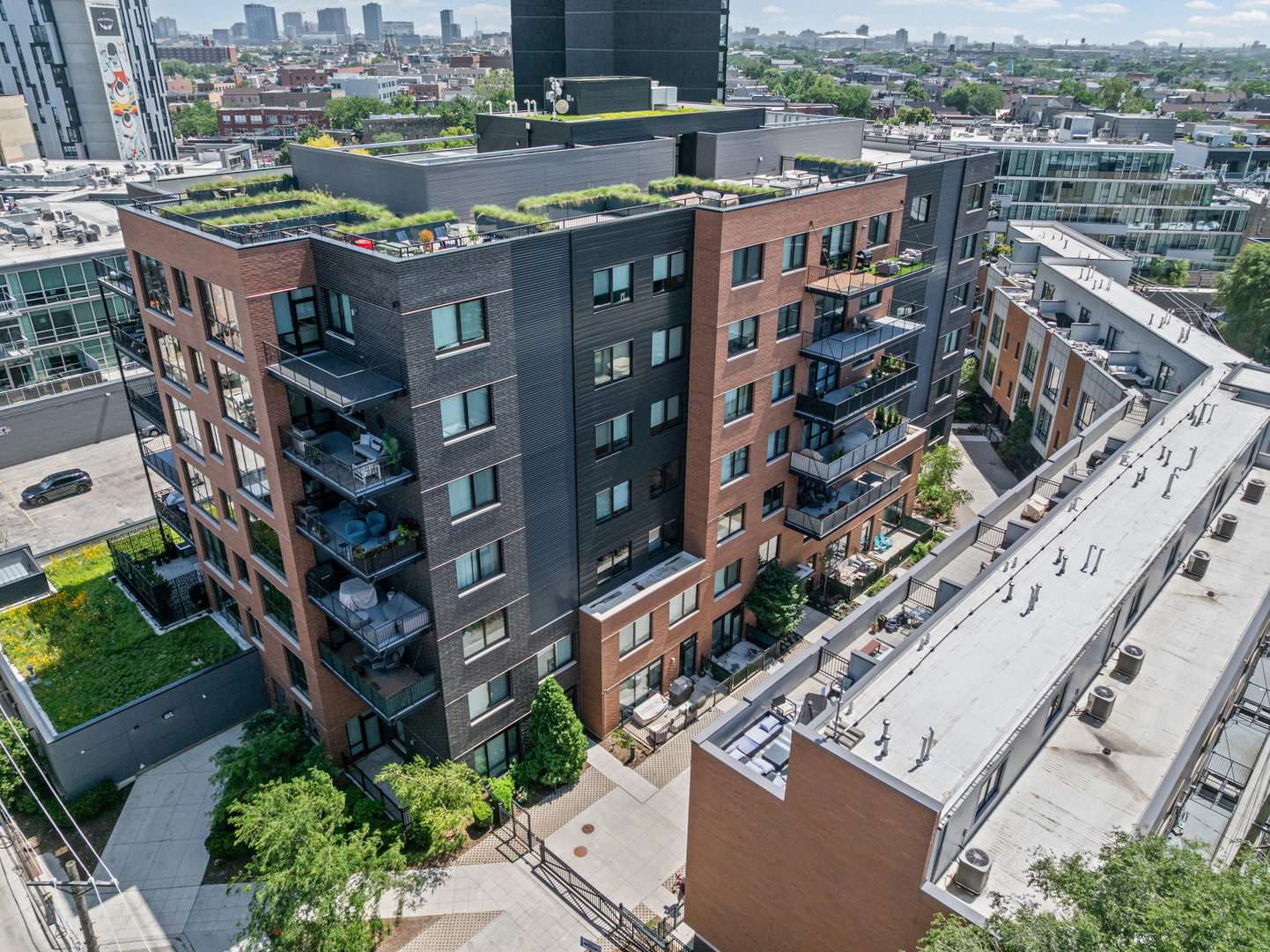 2nd image of 1648 W Division St, Chicago, IL 60622