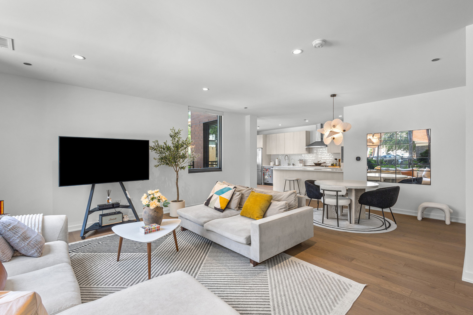 5th image of 1648 W Division St, Chicago, IL 60622