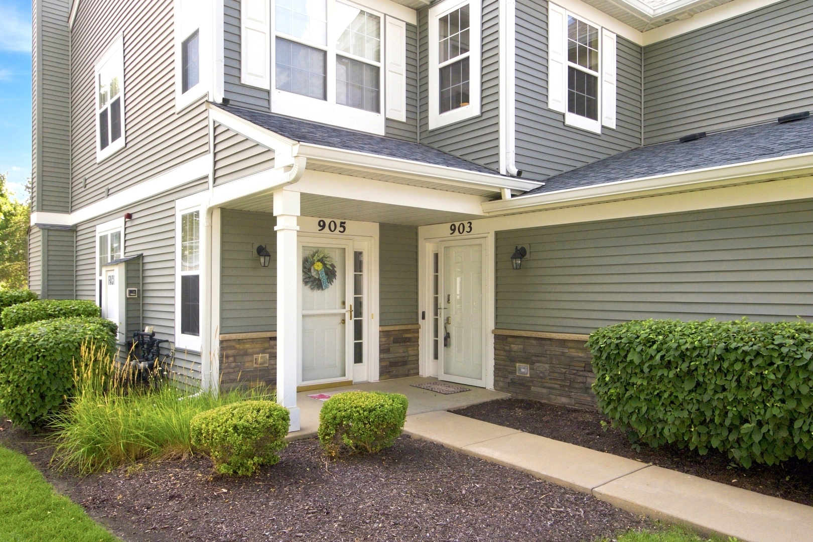 2nd image of 903 Genesee Dr, Naperville, IL 60563 | MLS# 12707896