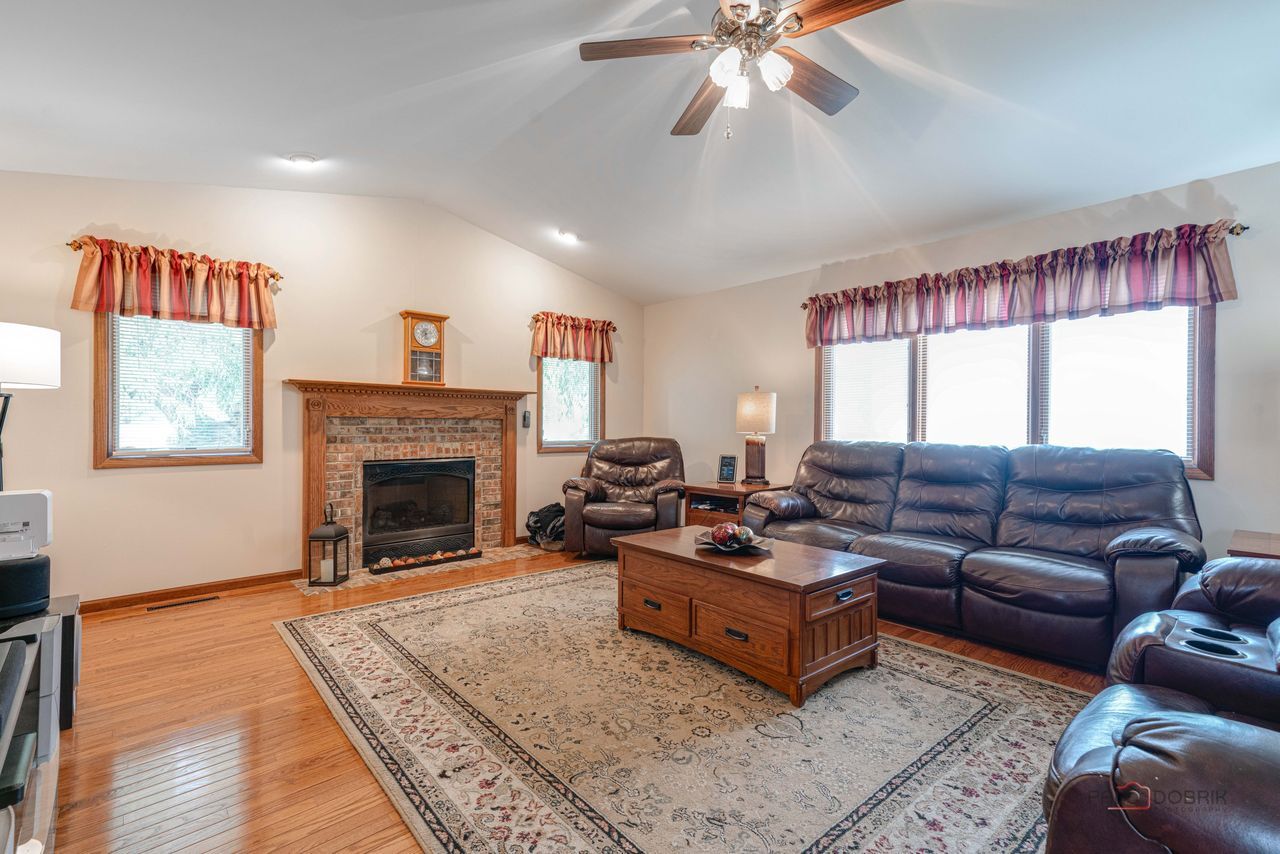 Homes for sale in Zion, IL | 916 Lorelei Dr, Zion, IL 60099 | MLS# 12707913