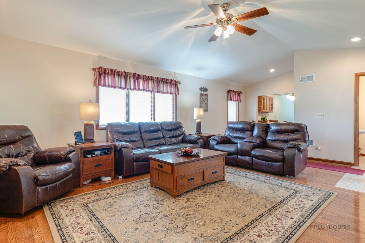 Homes for sale in Zion, IL | 916 Lorelei Dr, Zion, IL 60099 | MLS# 12707913