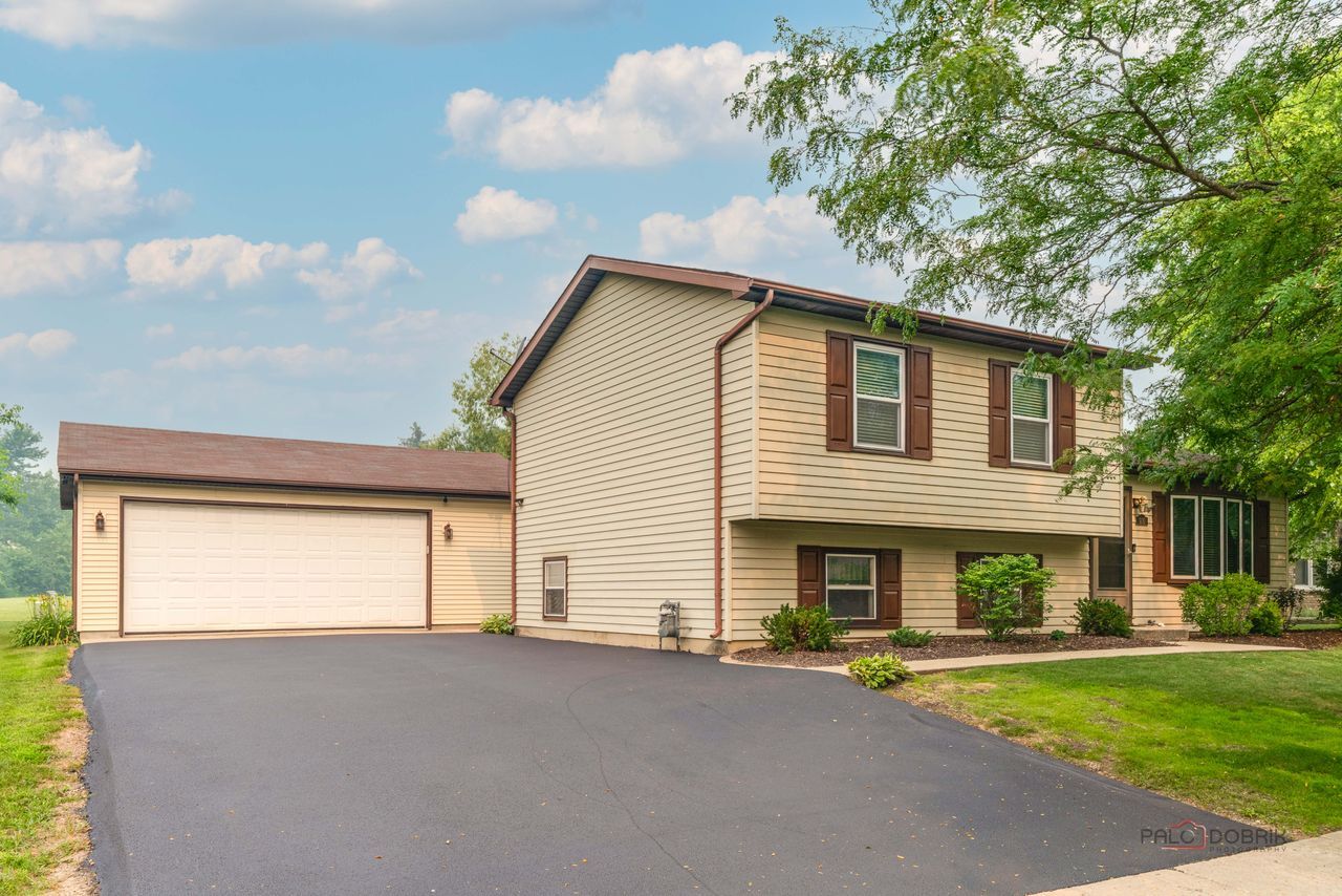 Homes for sale in Zion, IL | 916 Lorelei Dr, Zion, IL 60099 | MLS# 12707913