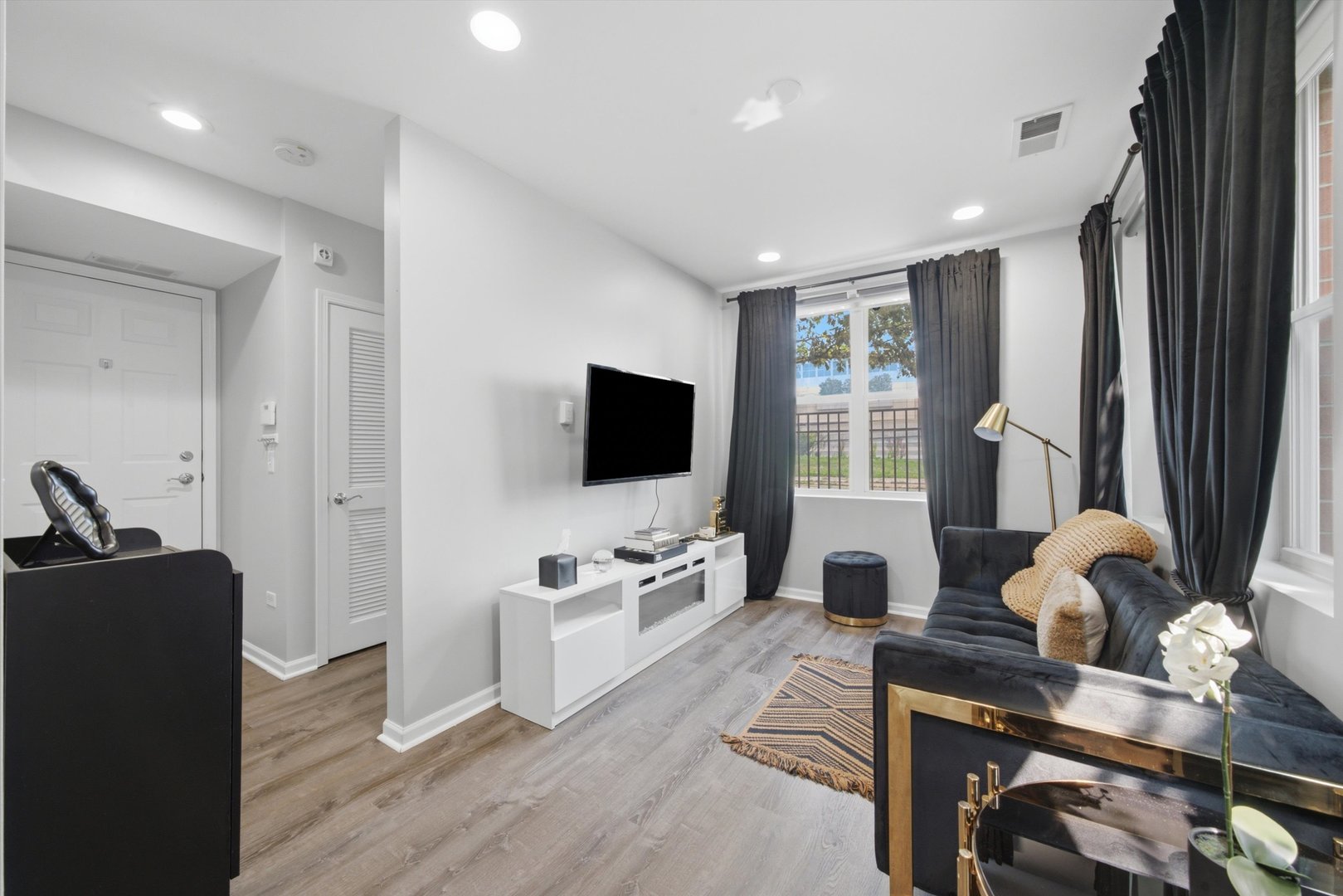 3rd image of 2502 S Calumet Ave, Chicago, IL 60616 | MLS# 12707918