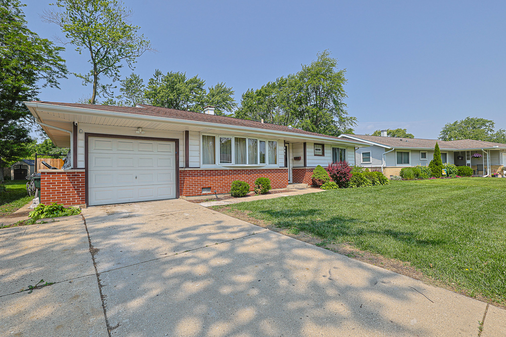 2nd image of 521 Edgewood Ln, Elk Grove Village, IL 60007 | MLS# 12707974