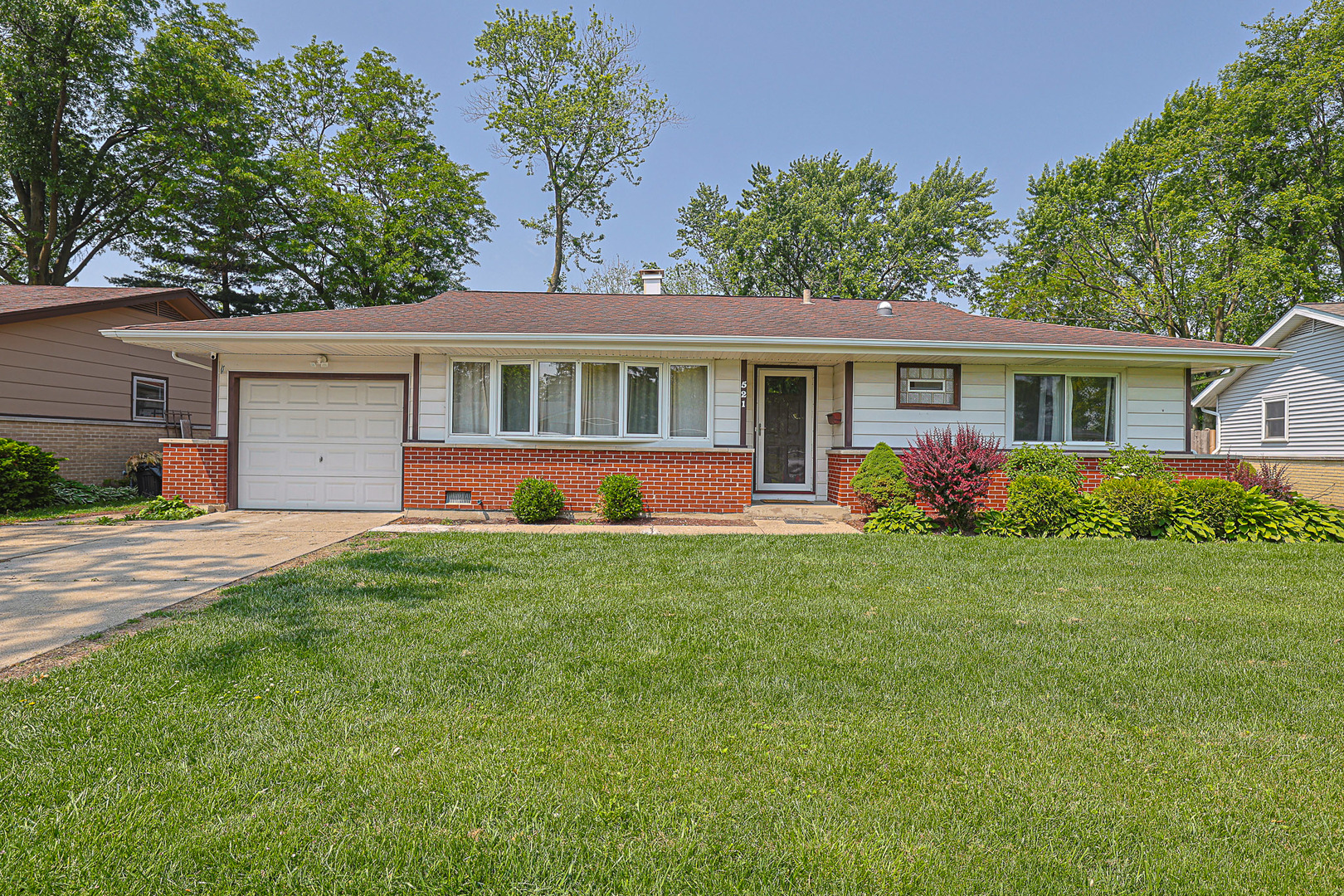 1st image of 521 Edgewood Ln, Elk Grove Village, IL 60007 | MLS# 12707974